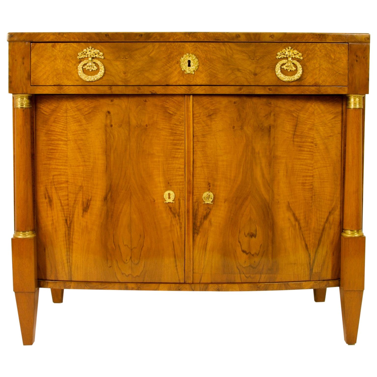 Early 19th Century South German or Austrian Biedermeier Walnut Cabinet Dresser