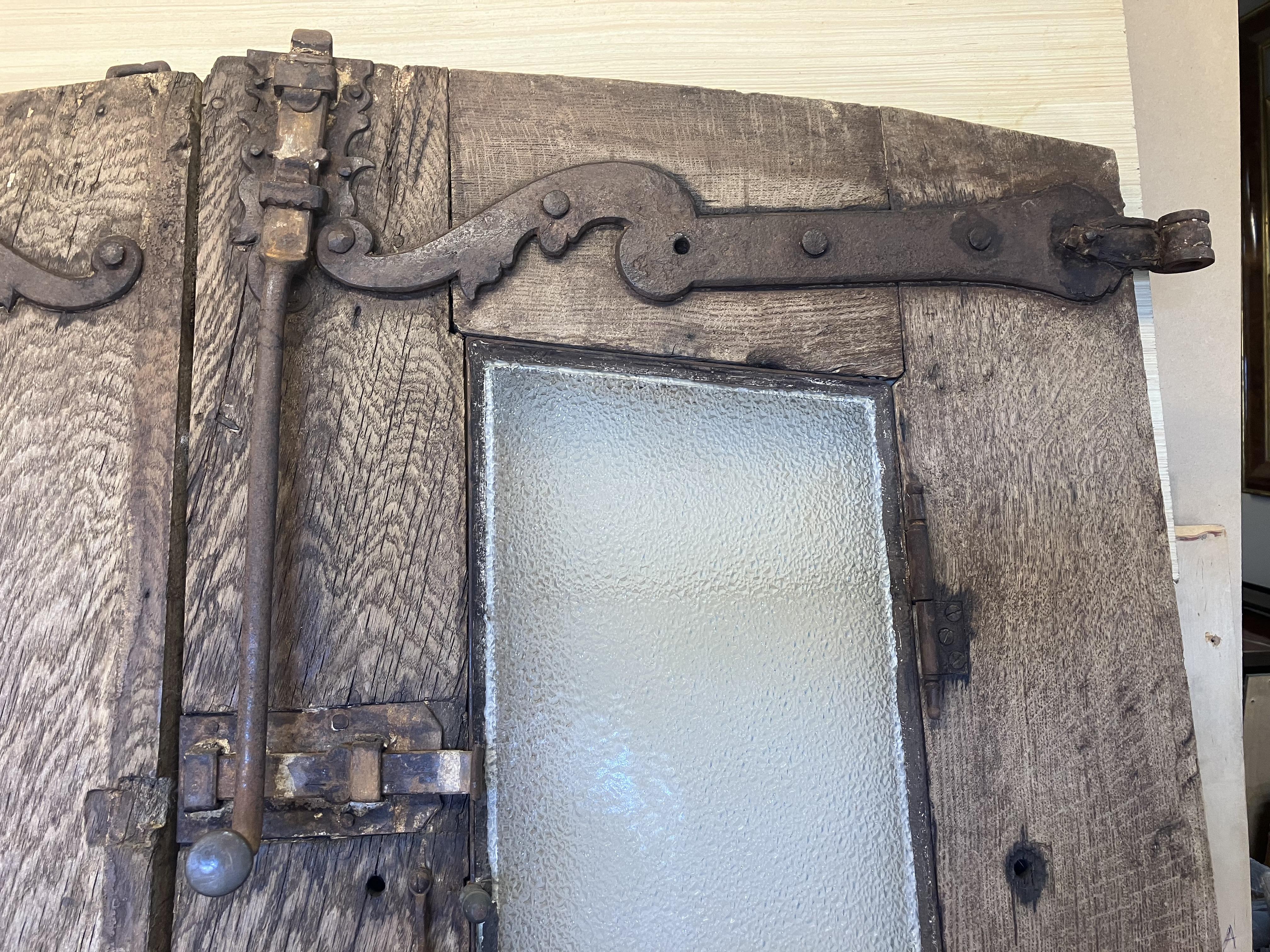 Early 19th Century Spanish American Front Entrance Double Doors In Distressed Condition In Los Angeles, CA