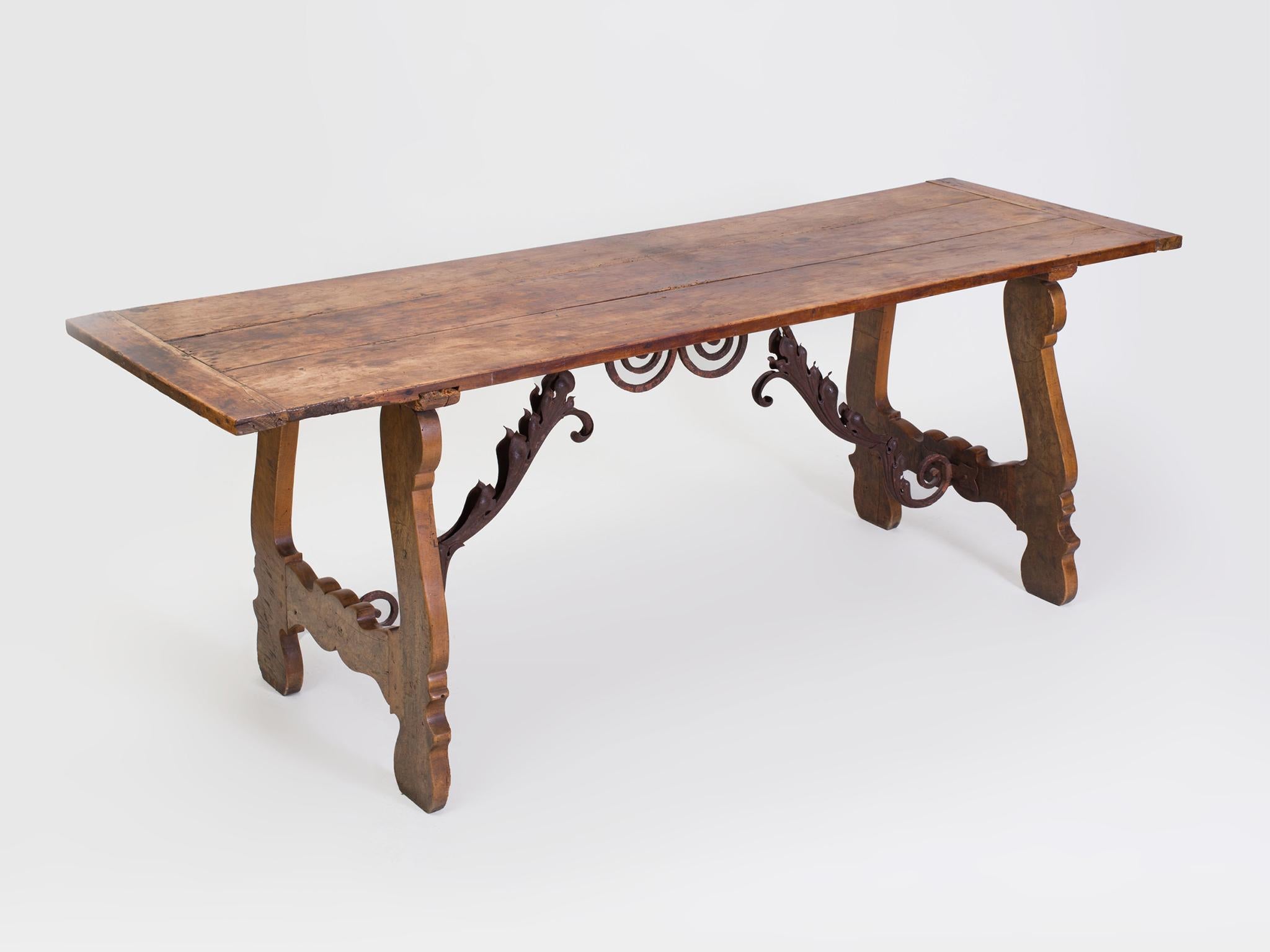 Early 19th Century Spanish Baroque-Style Elm Dining Table (Barock)