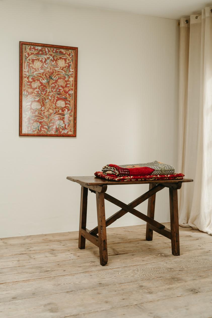 Spanischer Tisch aus dem frühen 19. Jahrhundert  im Zustand „Gut“ im Angebot in Brecht, BE
