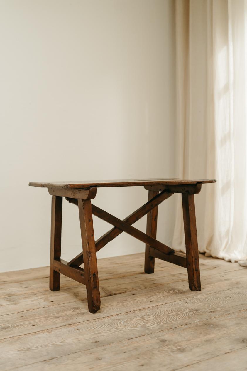 early 19th century Spanish table  For Sale 3