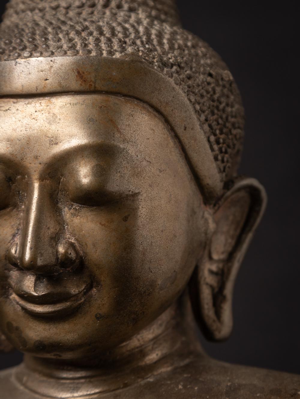 Early 19th century Special antique bronze Burmese Buddha statue from Burma For Sale 5