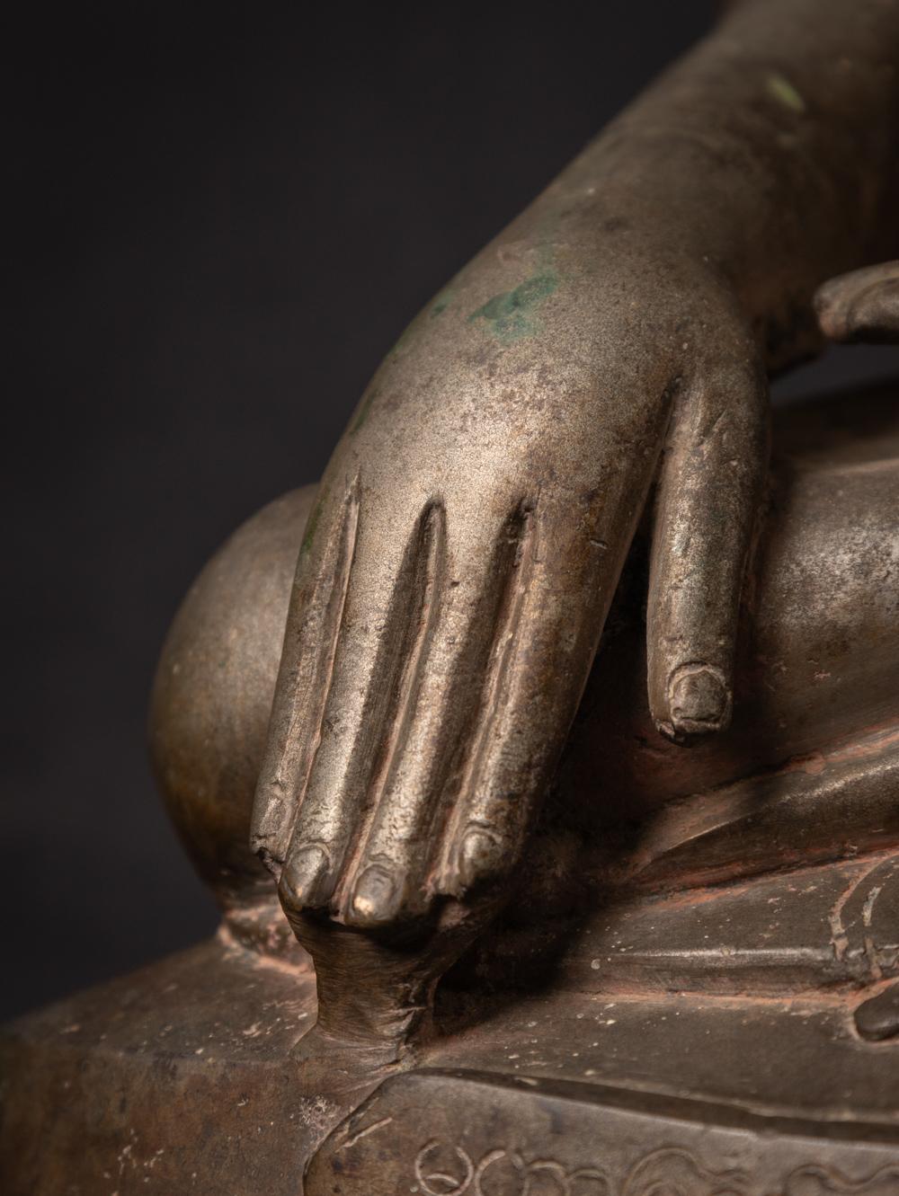 Sondere antike burmesische Buddha-Statue aus Bronze aus Burma aus dem frühen 19. Jahrhundert im Angebot 10