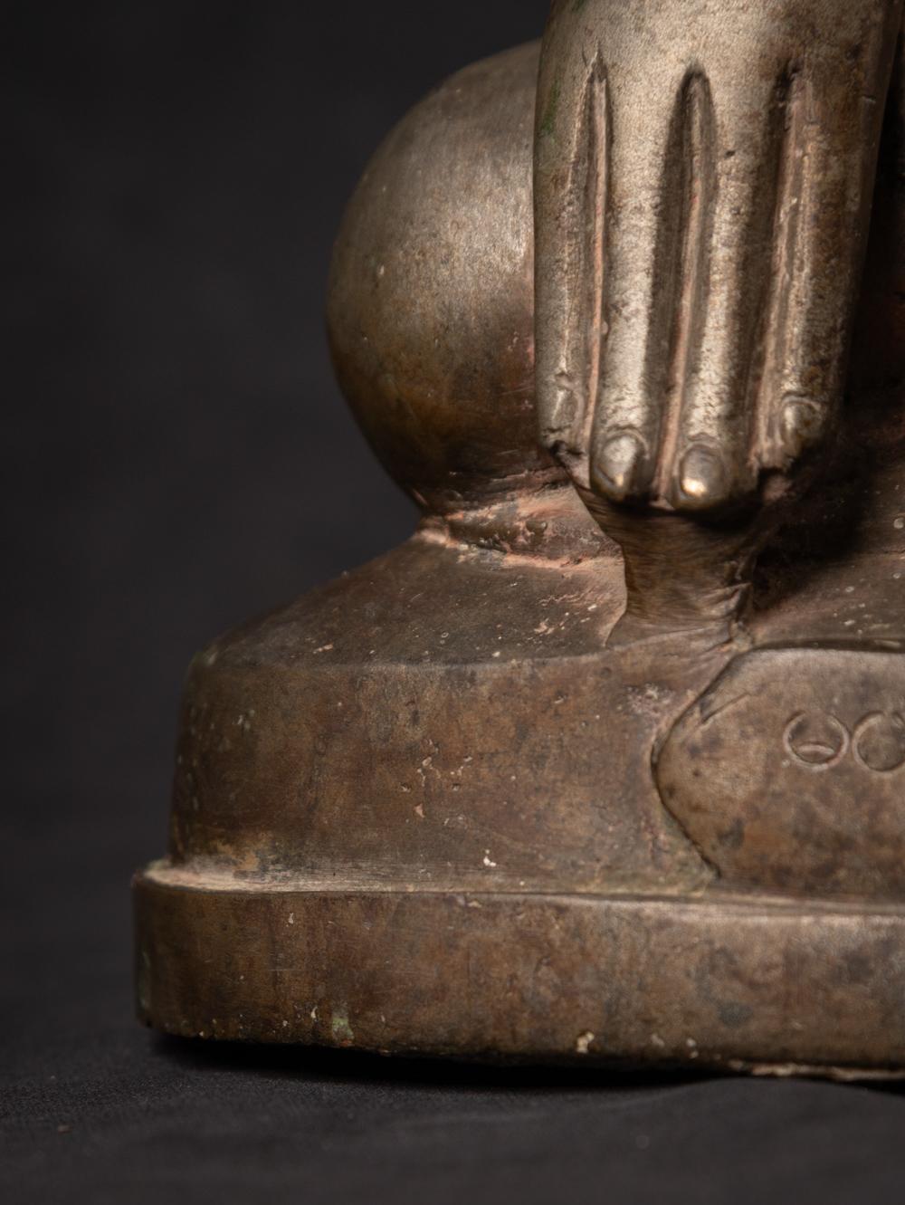 Sondere antike burmesische Buddha-Statue aus Bronze aus Burma aus dem frühen 19. Jahrhundert im Angebot 14