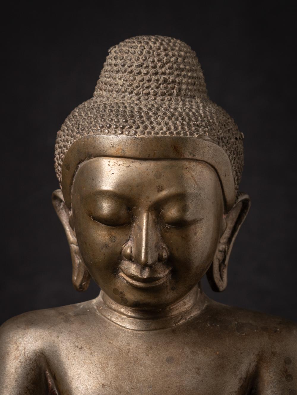 Sondere antike burmesische Buddha-Statue aus Bronze aus Burma aus dem frühen 19. Jahrhundert (Birmanisch) im Angebot