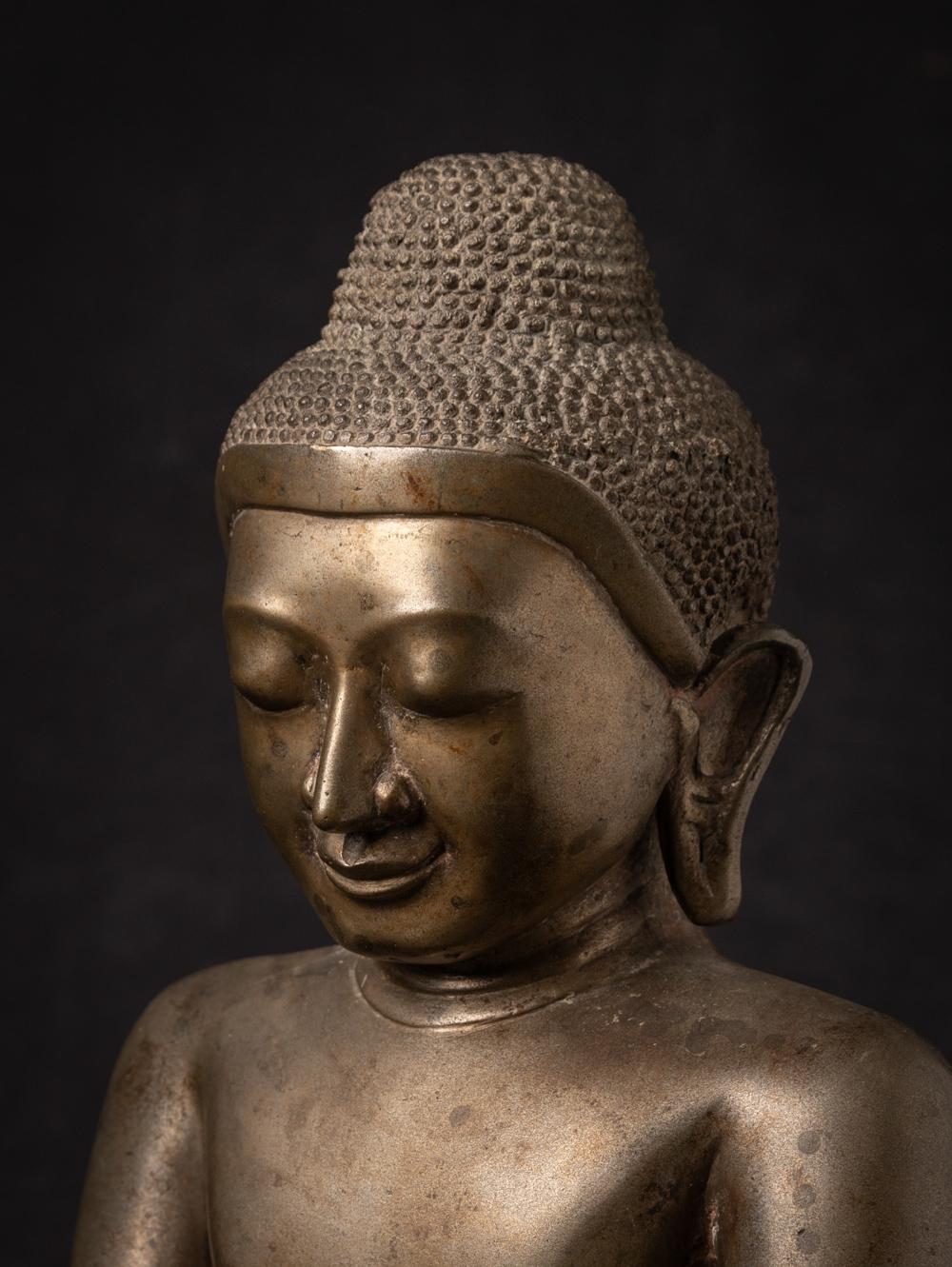 Sondere antike burmesische Buddha-Statue aus Bronze aus Burma aus dem frühen 19. Jahrhundert im Angebot 1