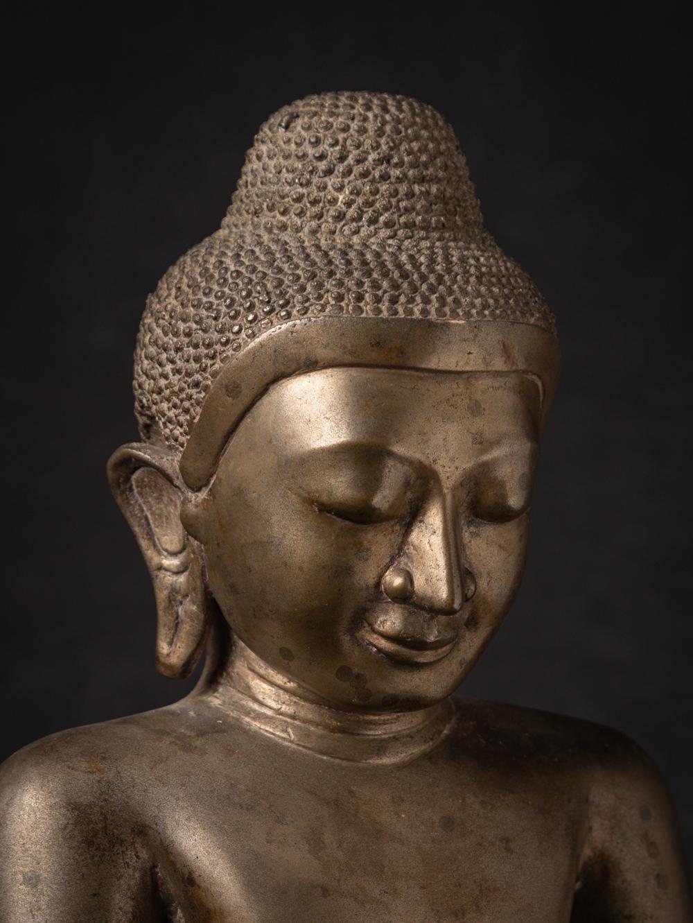 Sondere antike burmesische Buddha-Statue aus Bronze aus Burma aus dem frühen 19. Jahrhundert im Angebot 2
