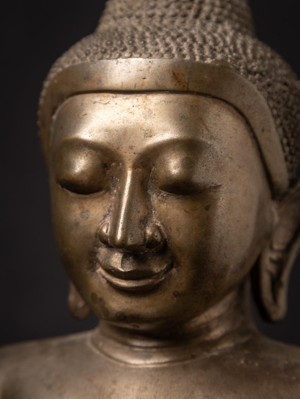 Early 19th century Special antique bronze Burmese Buddha statue from Burma For Sale 4