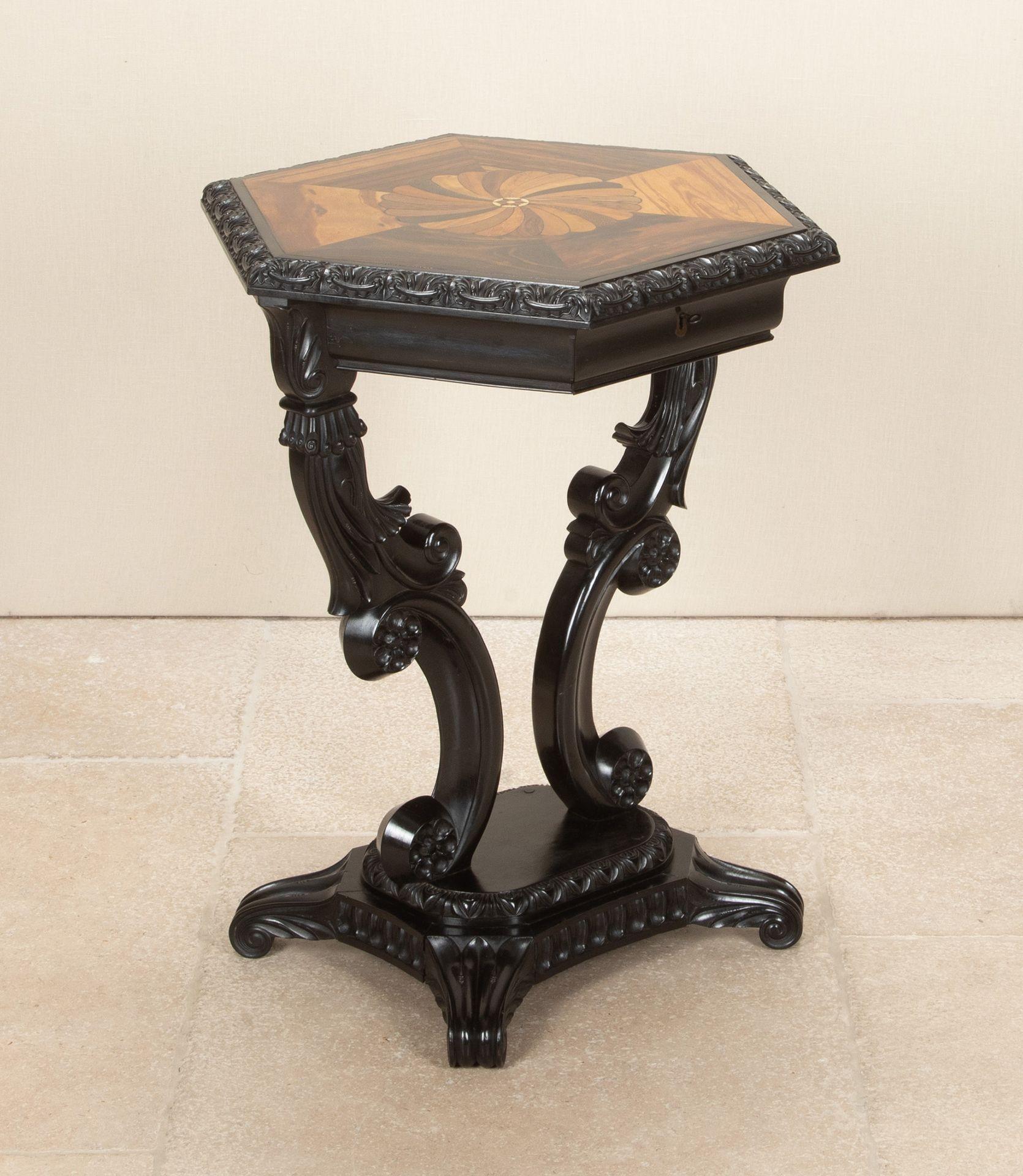 Colonial britannique Table d'appoint à spécimen du début du 19e siècle en vente