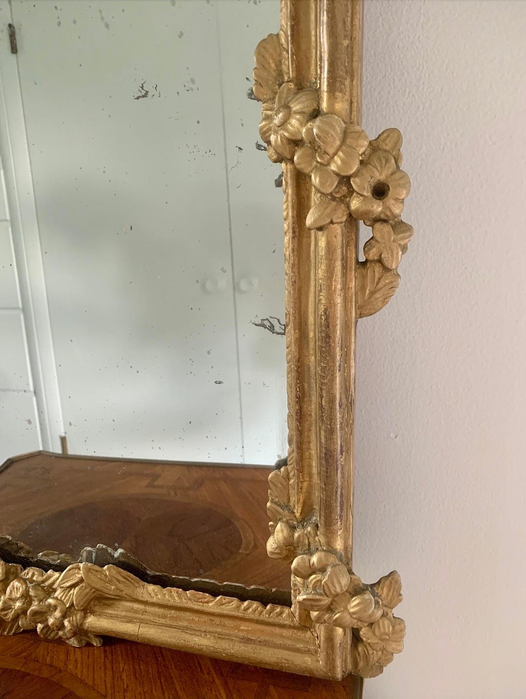 Early 19th Century Split Plate Mirror in Giltwood Frame In Good Condition For Sale In Elkhart, IN