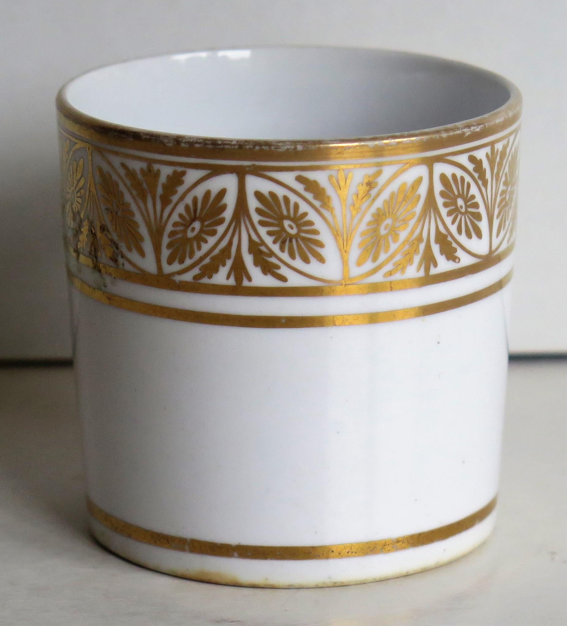 Peint à la main Canne à café Spode en porcelaine du début du 19e siècle, motif doré à la main, vers 1810 en vente