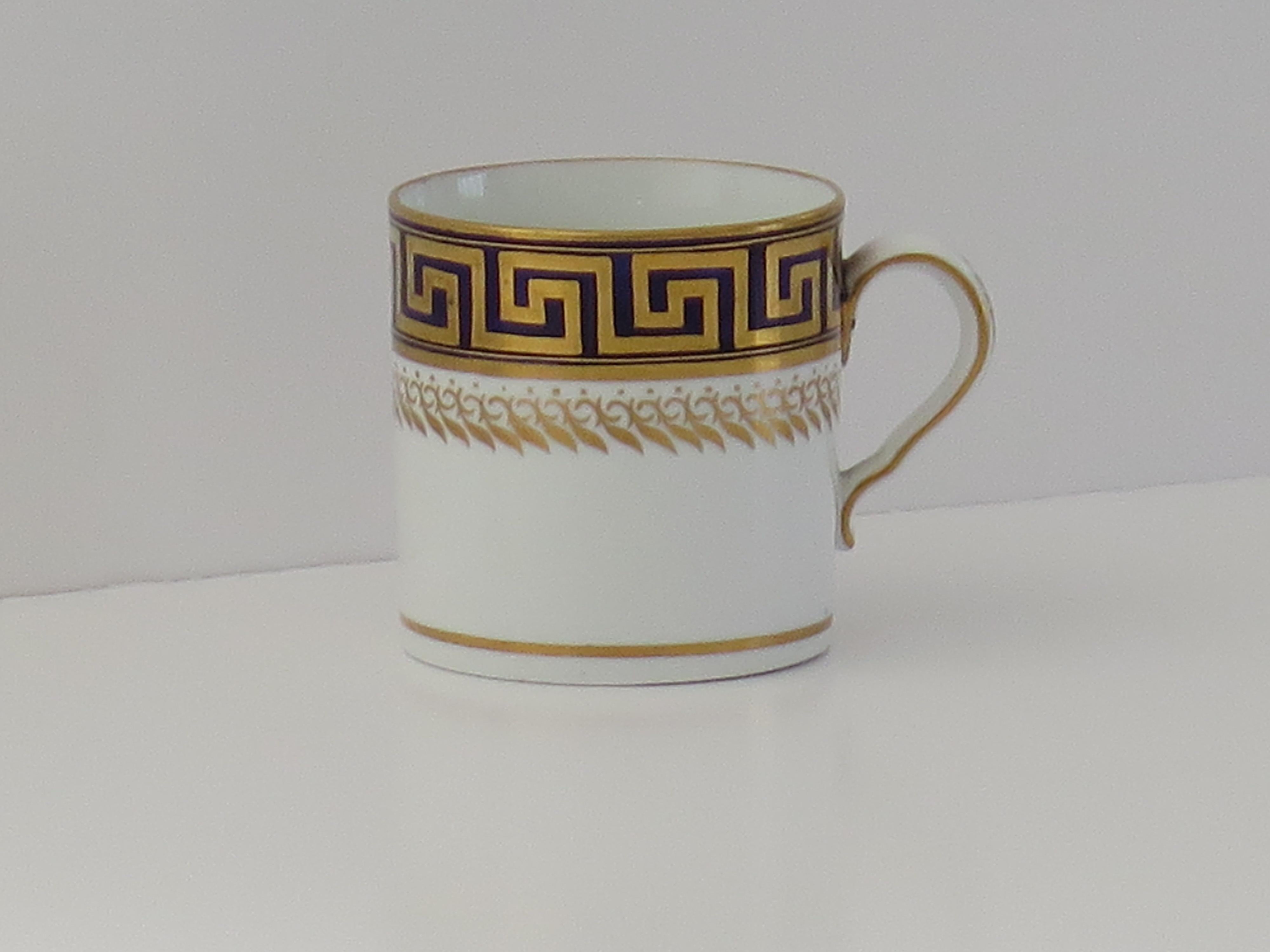 English Early 19th Century Spode Porcelain Coffee Can Greek Key Pattern 742, circa 1810 For Sale