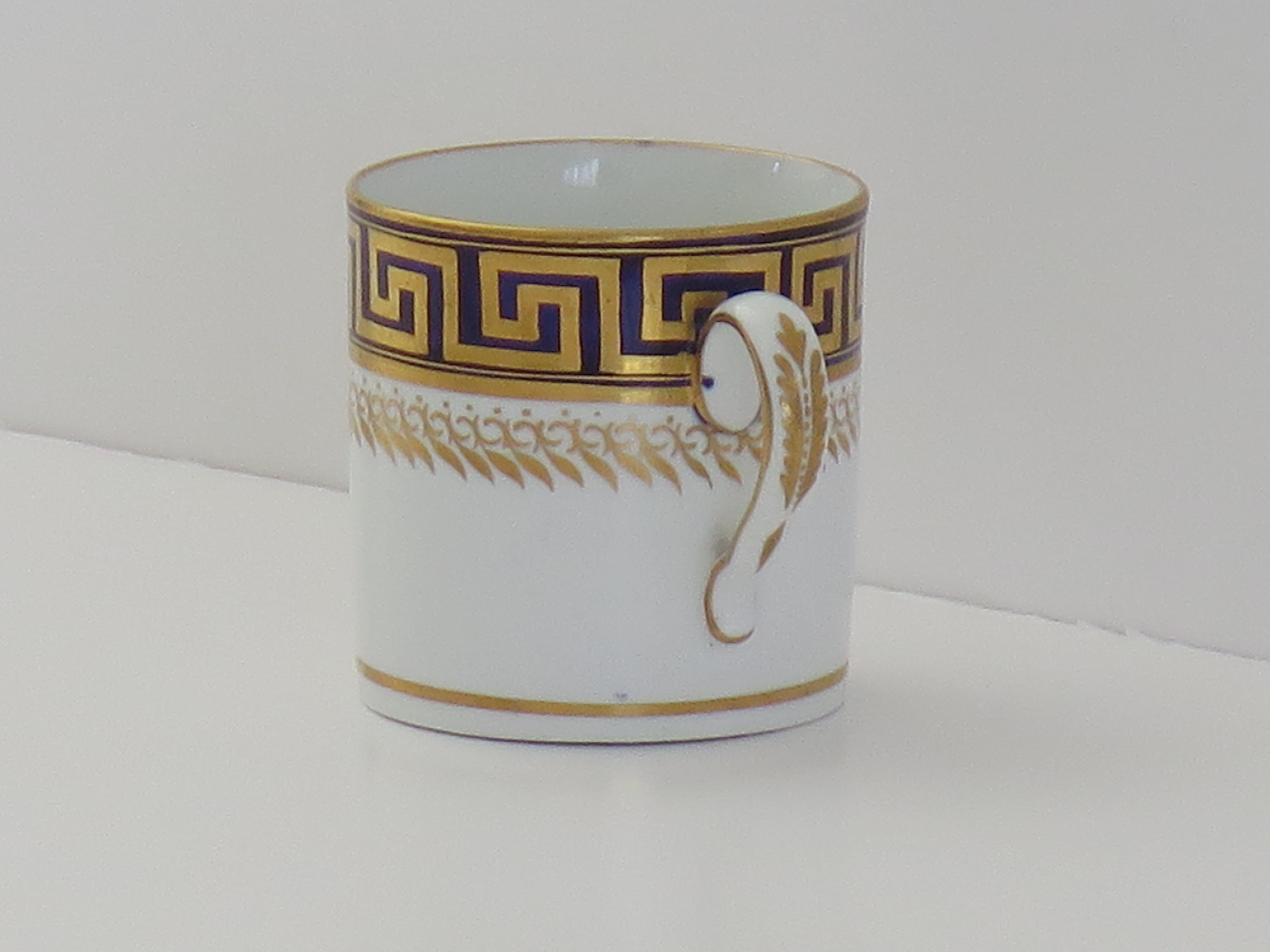 Hand-Painted Early 19th Century Spode Porcelain Coffee Can Greek Key Pattern 742, circa 1810 For Sale