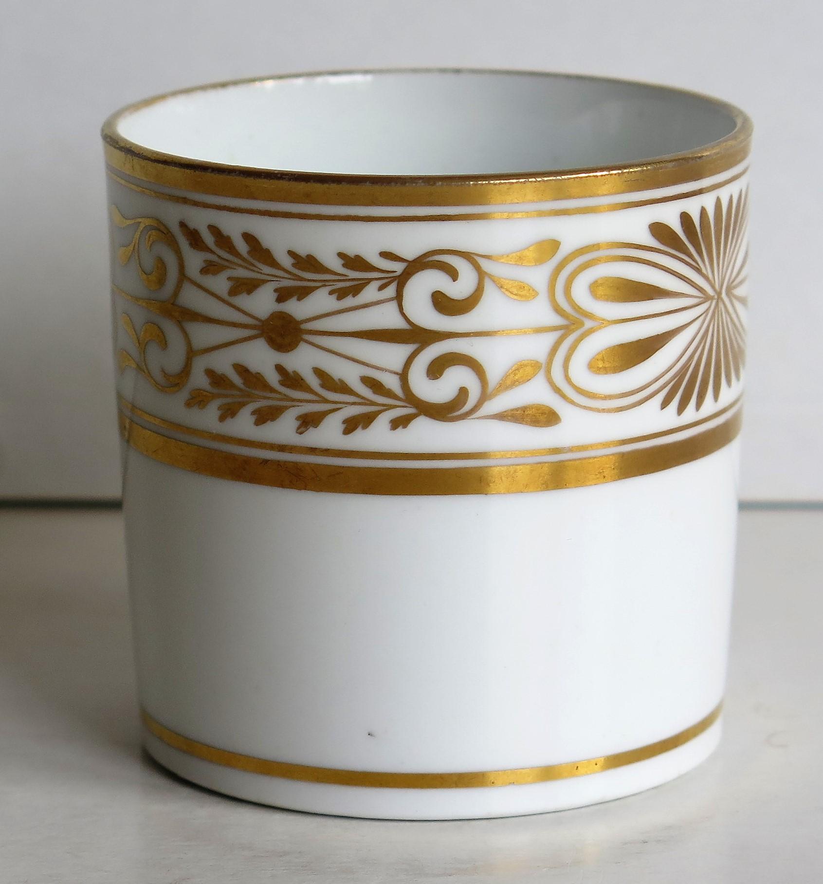 English Early 19th Century Spode Porcelain Coffee Can Hand Gilded Pattern 1099, Ca 1810 For Sale