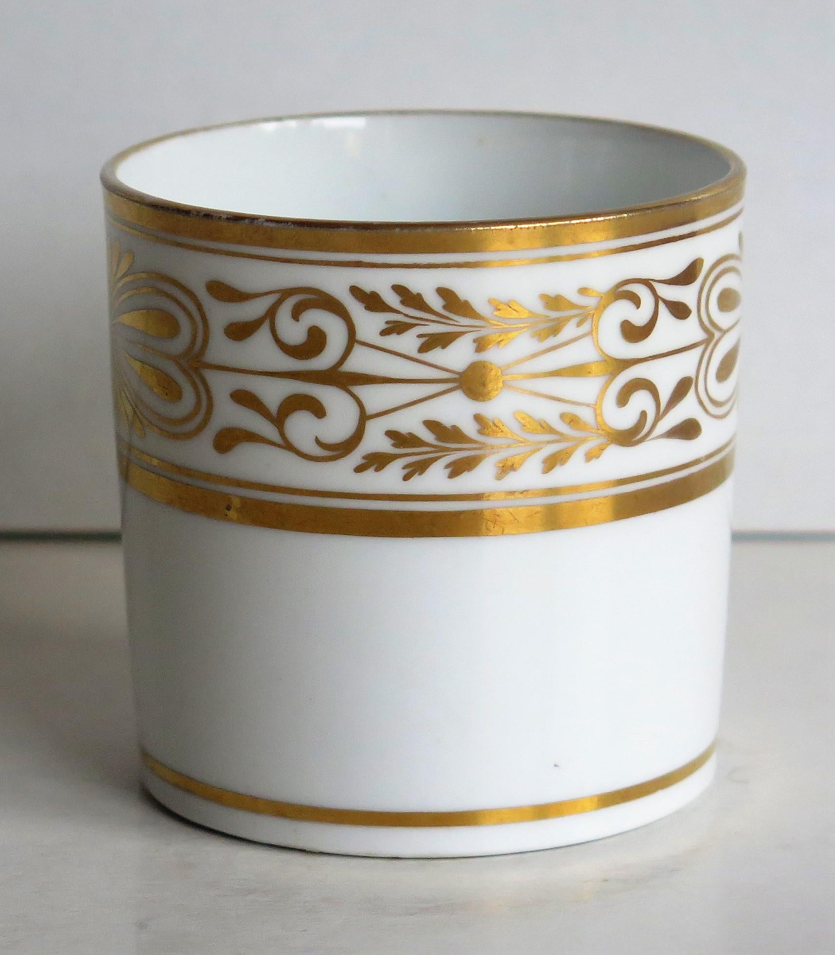 Hand-Painted Early 19th Century Spode Porcelain Coffee Can Hand Gilded Pattern 1099, Ca 1810 For Sale