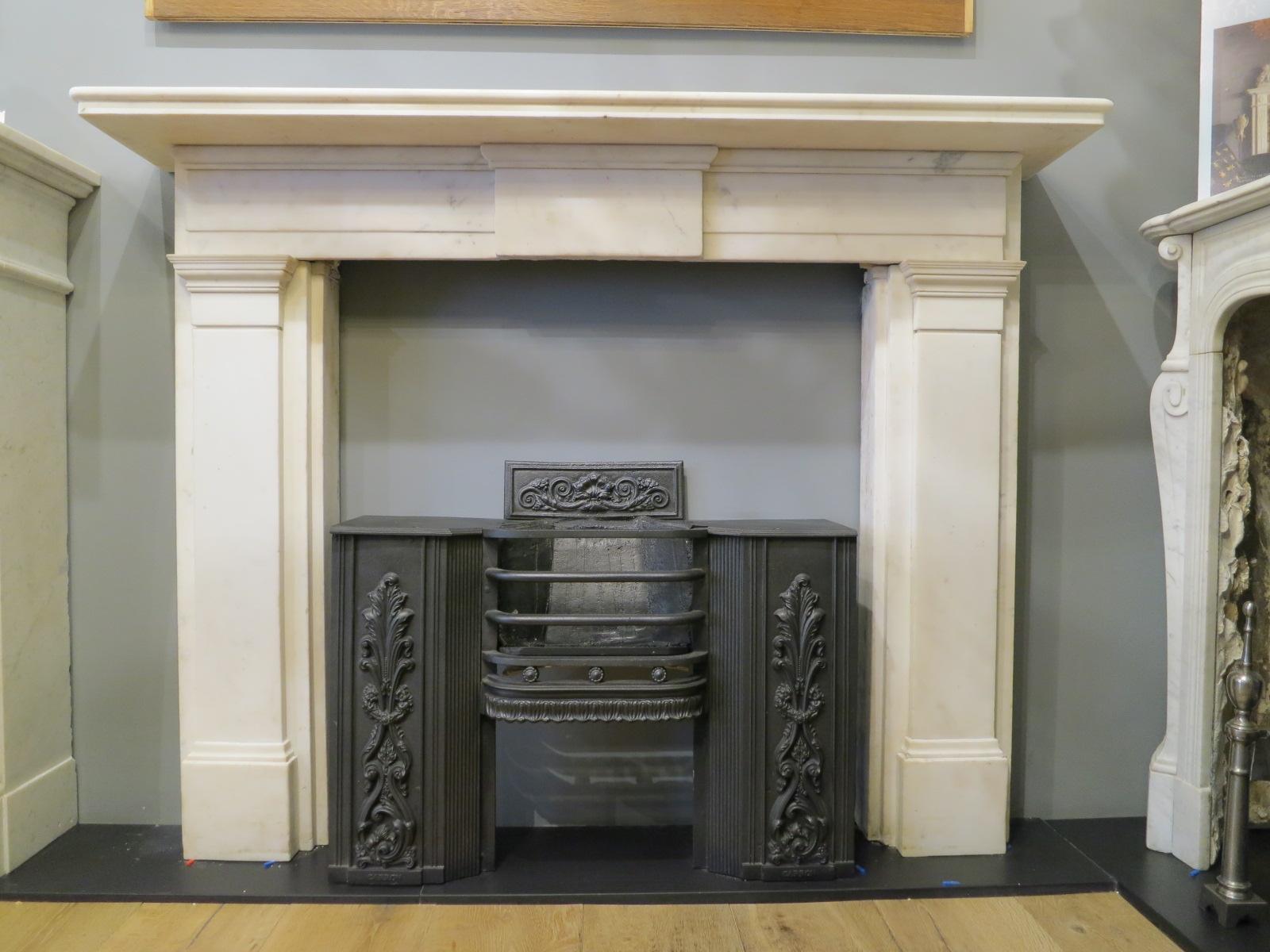 English Early 19th Century Statuary White Marble Fireplace For Sale