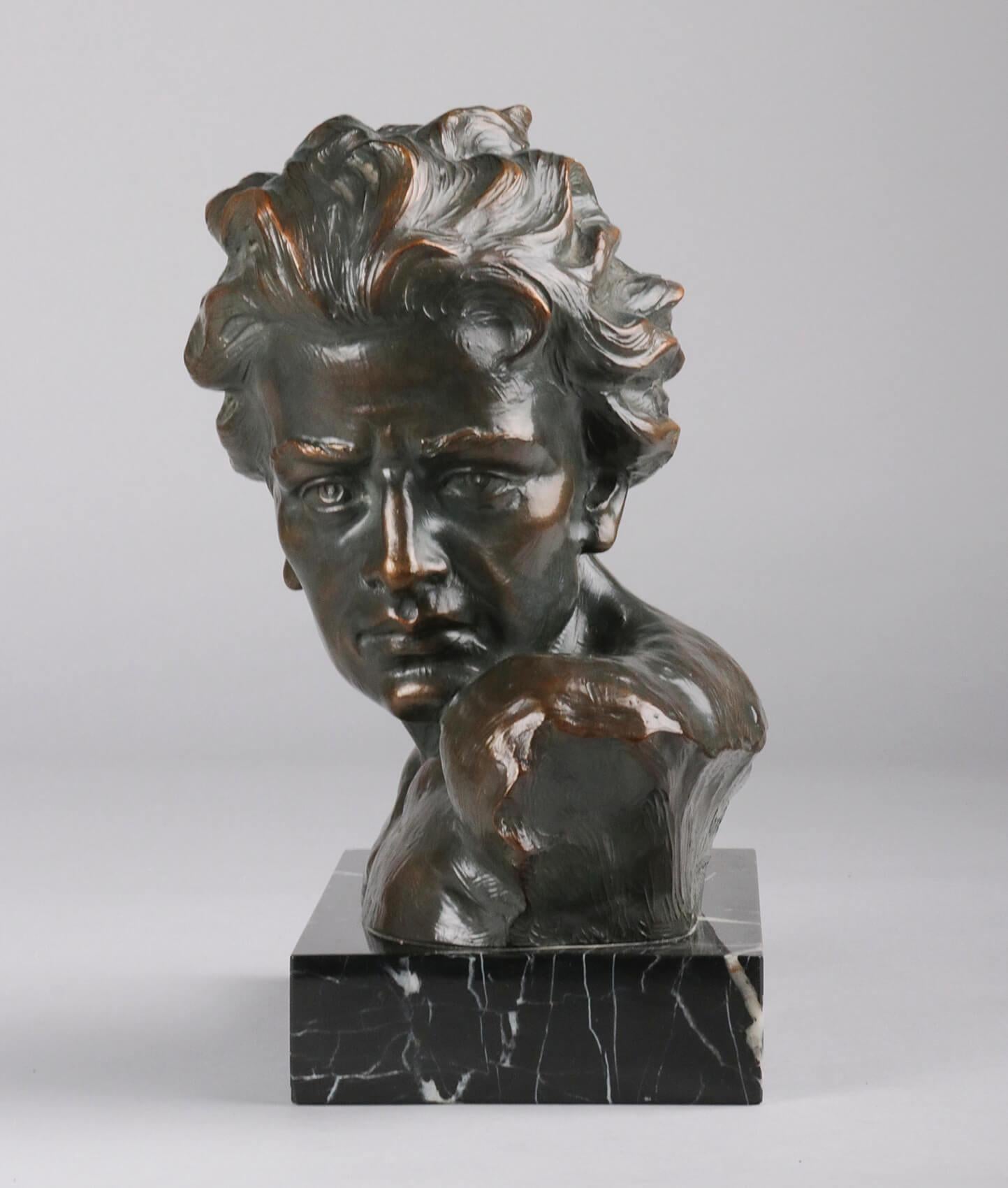 Early 20th Century Statue of a Young Man 'en Profil' by Johannes Dommisse 2