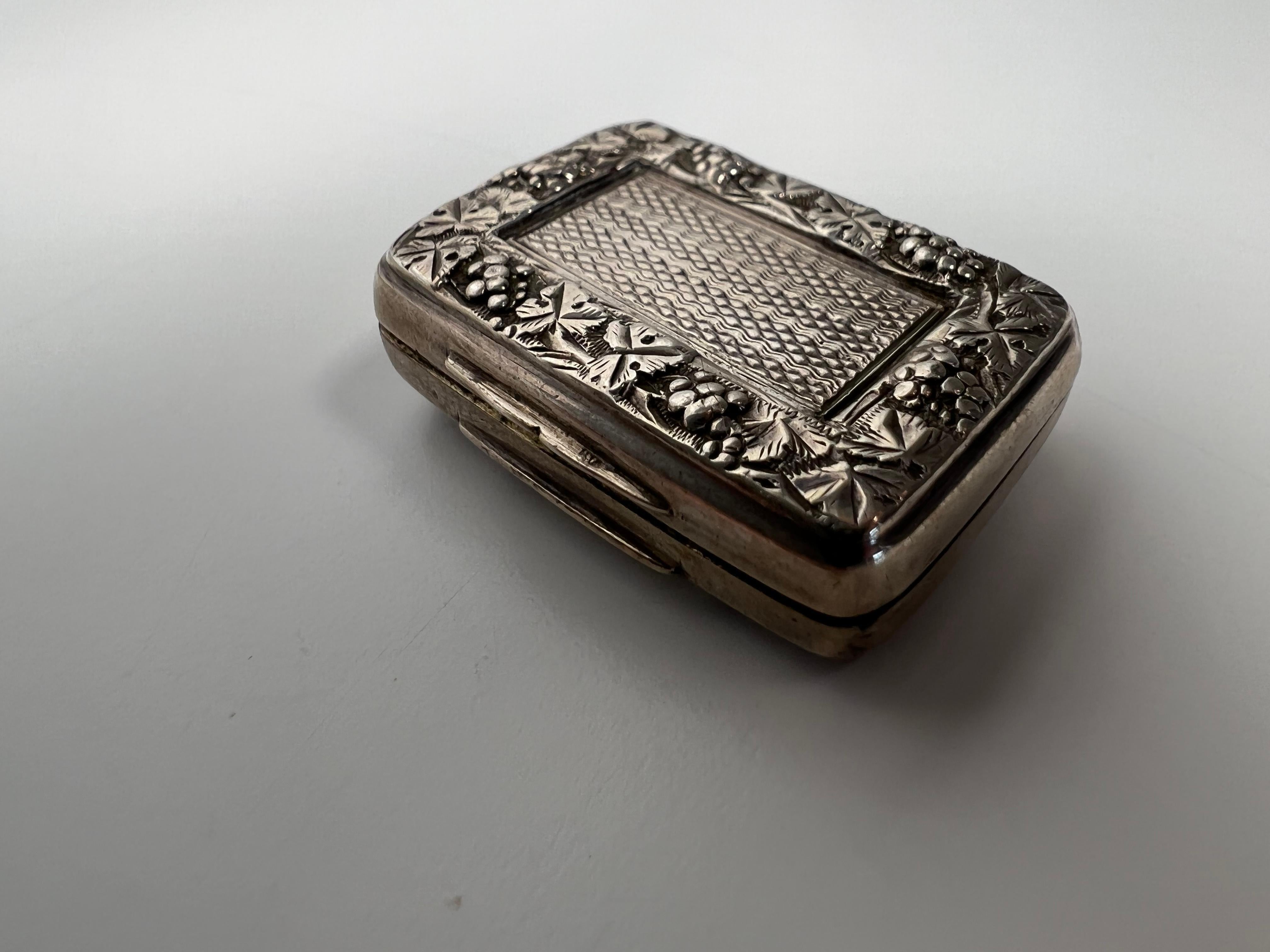 Early 19th Century Sterling Silver Vinaigrette Joseph Willmore Birmingham Eng. In Good Condition For Sale In Stamford, CT