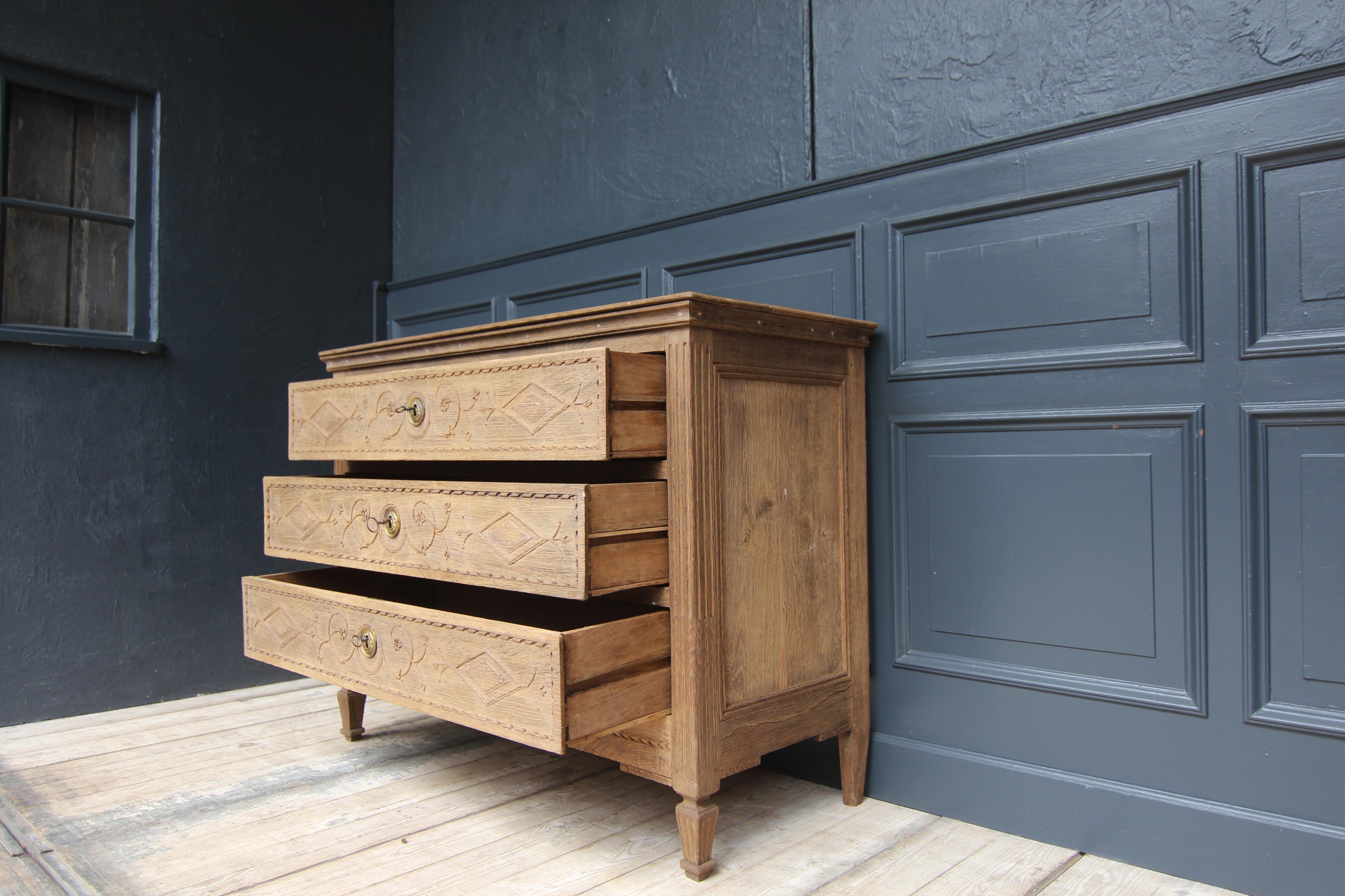 Early 19th Century Stripped Oak Louis XVI Chest of Drawers 10