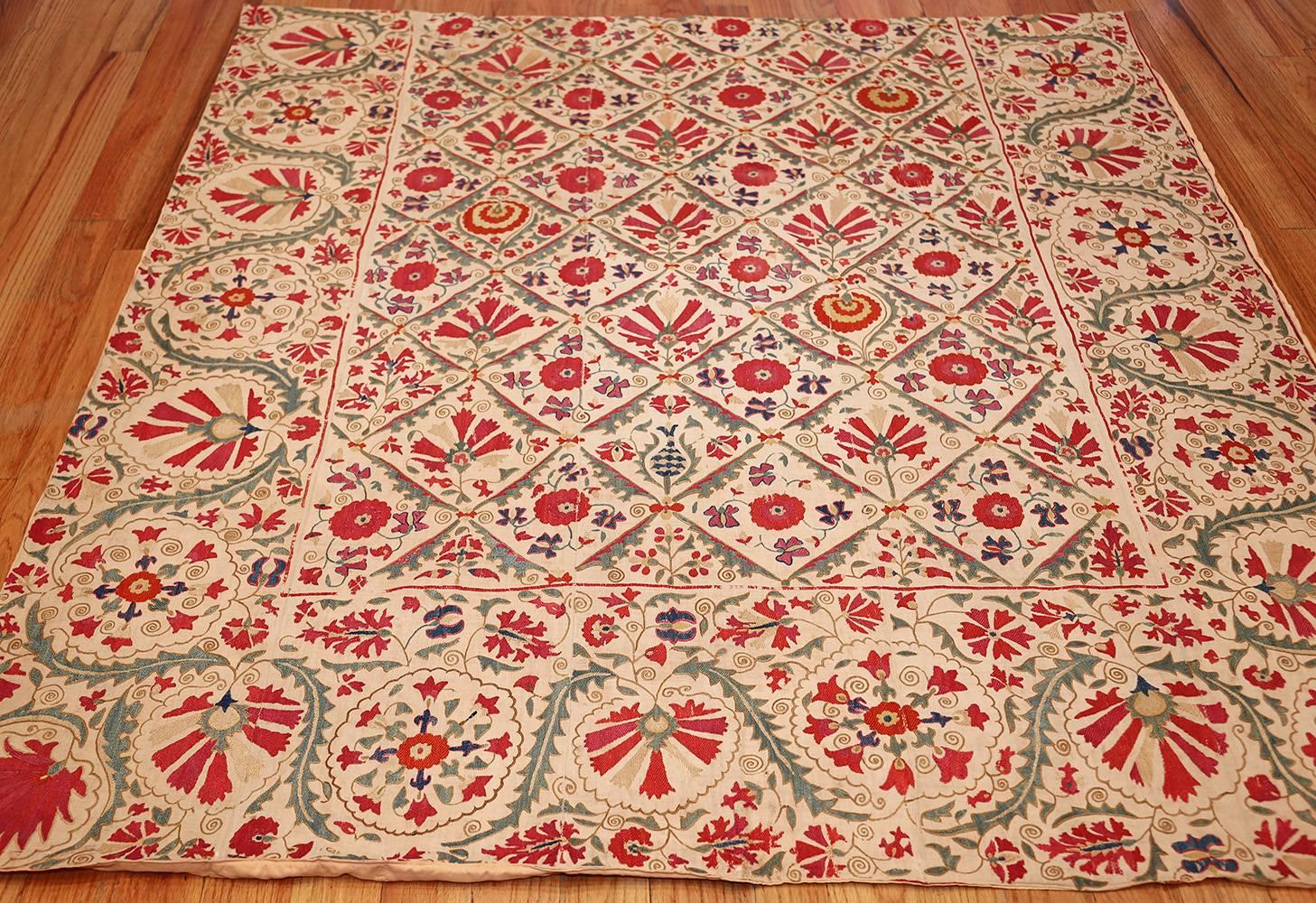 Early 19th Century Suzani Uzbek Textile. Size: 5 ft 4 in x 5 ft 7 in  In Excellent Condition In New York, NY