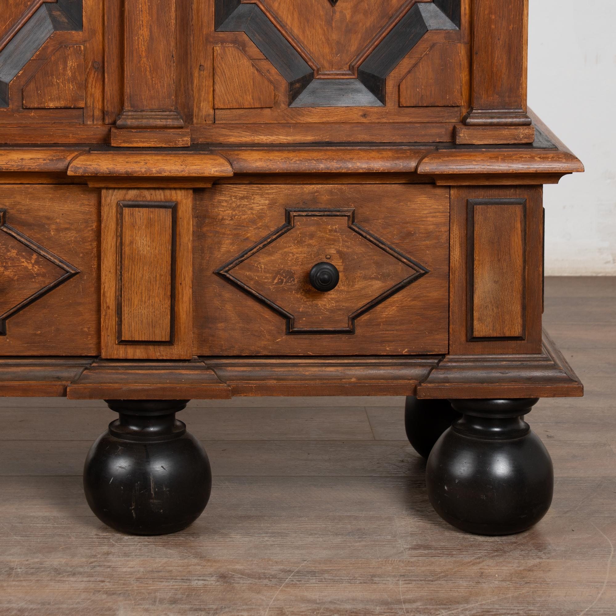 Armoire baroque suédoise à deux portes du début du 19e siècle en vente 4