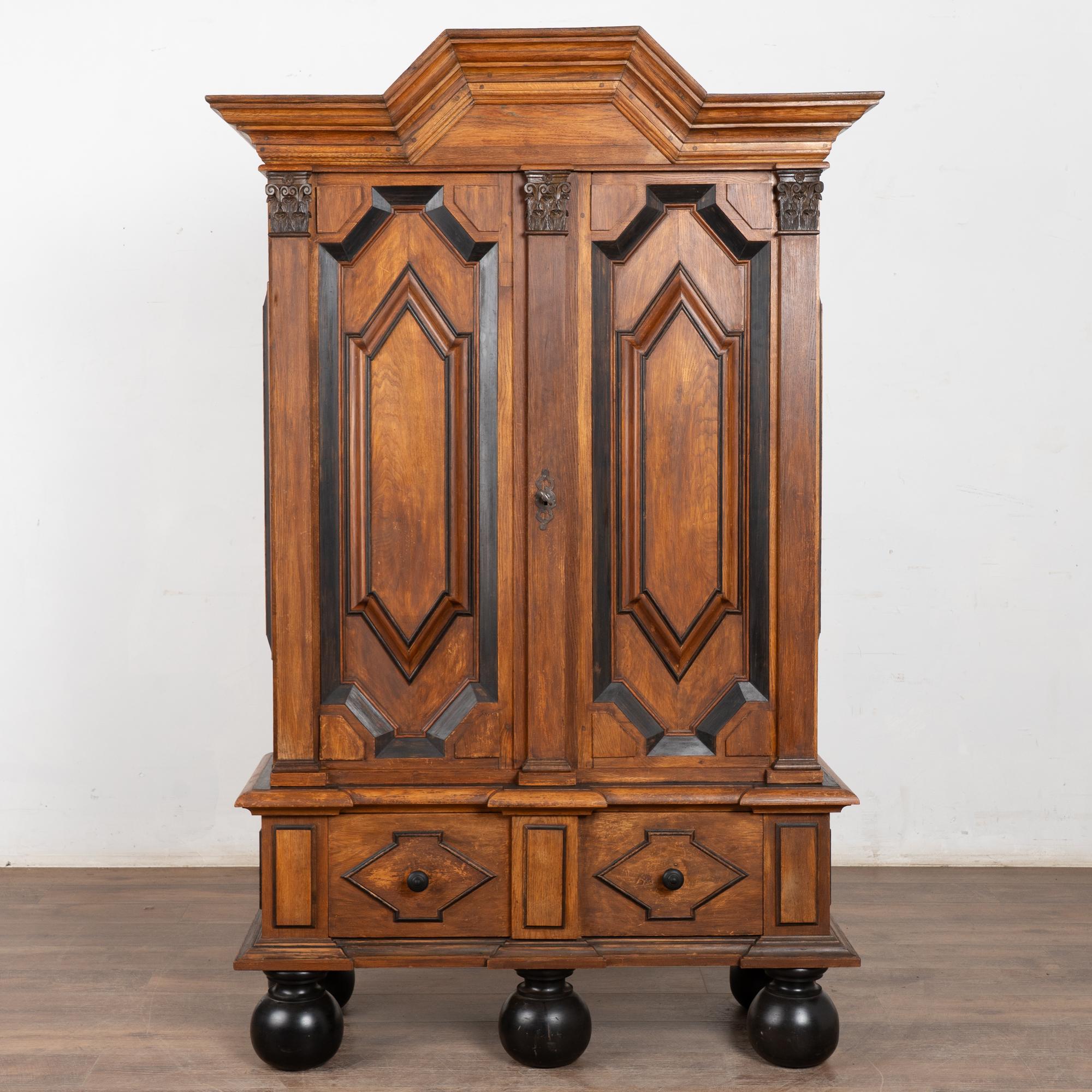 Baroque Armoire baroque suédoise à deux portes du début du 19e siècle en vente