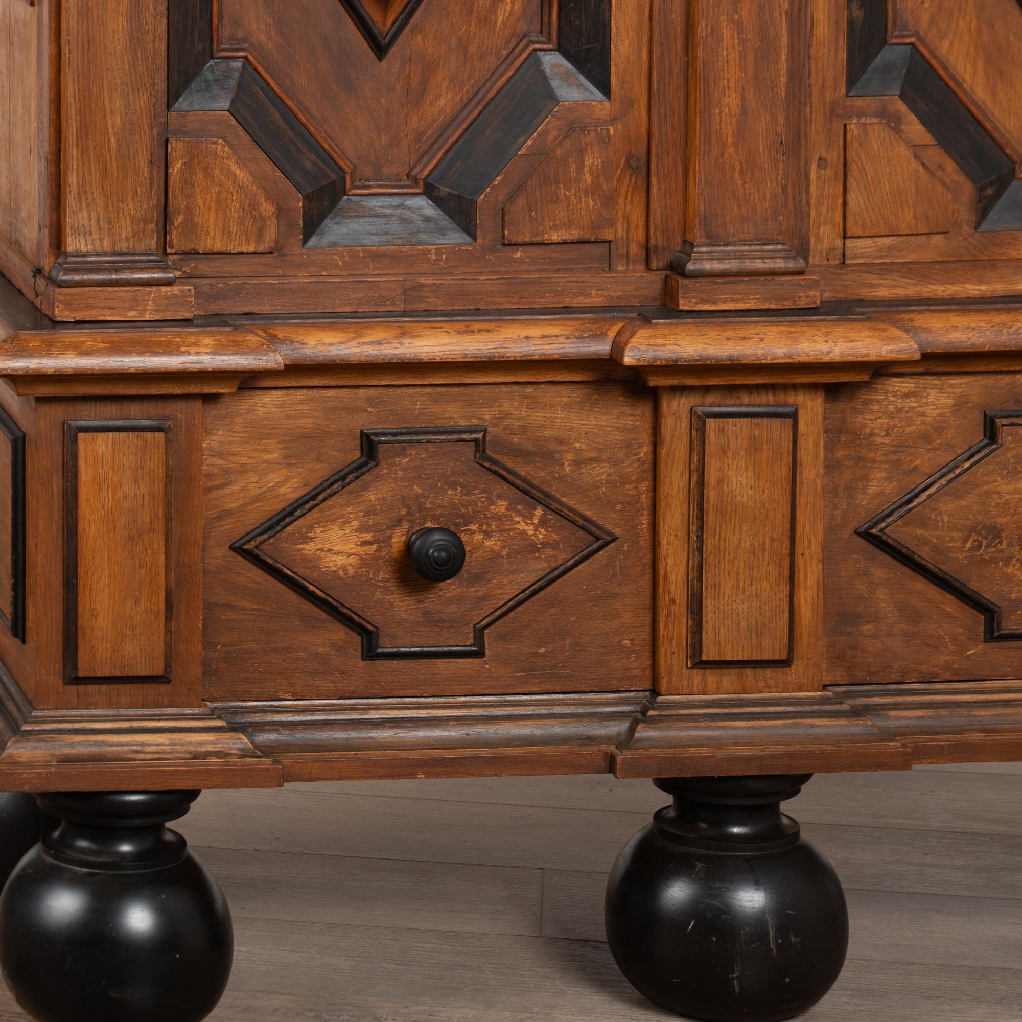 Armoire baroque suédoise à deux portes du début du 19e siècle Bon état - En vente à Round Top, TX