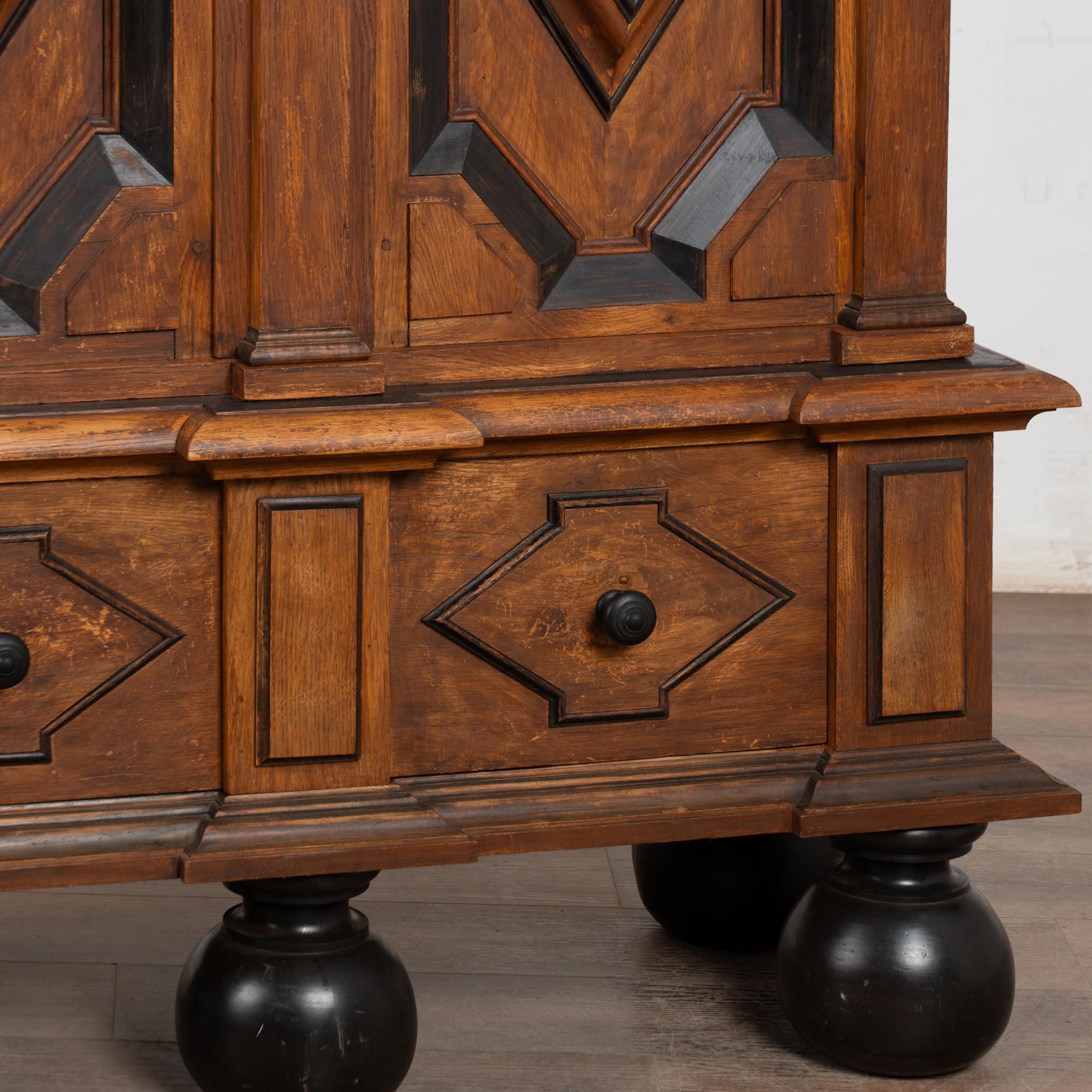 Armoire baroque suédoise à deux portes du début du 19e siècle en vente 1