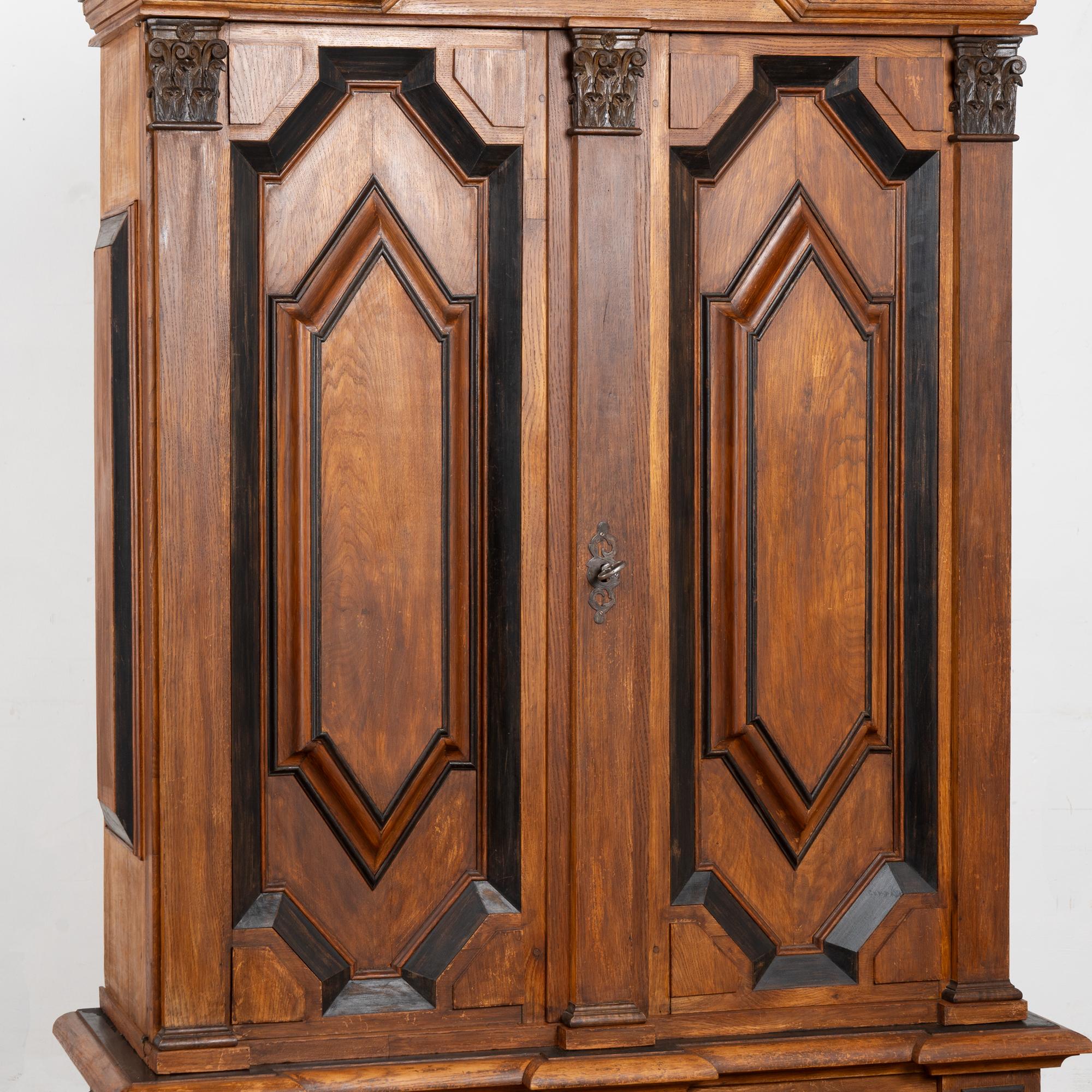 Armoire baroque suédoise à deux portes du début du 19e siècle en vente 2