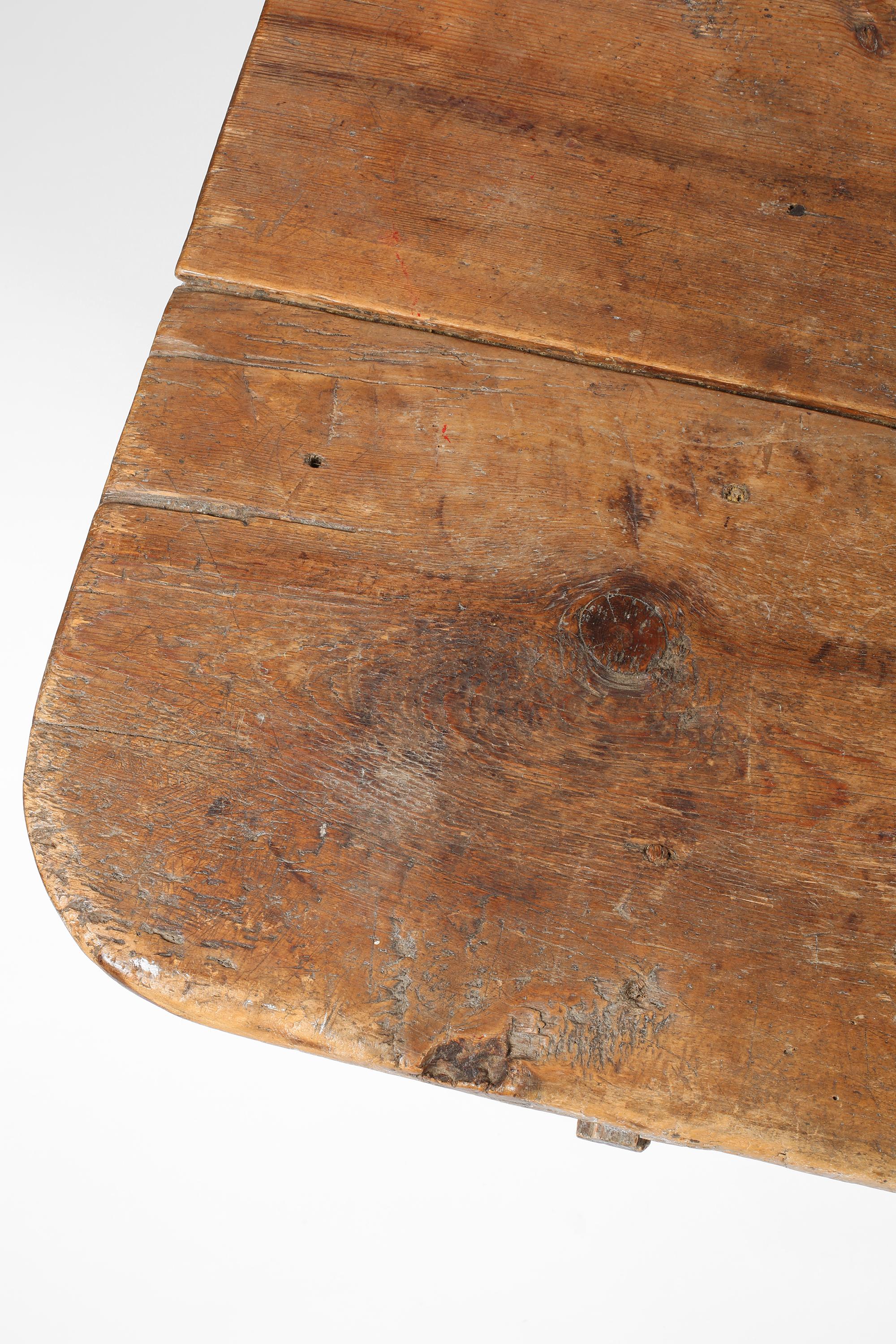 Early 19th Century Swedish 'Bockbord' Dining Table For Sale 8