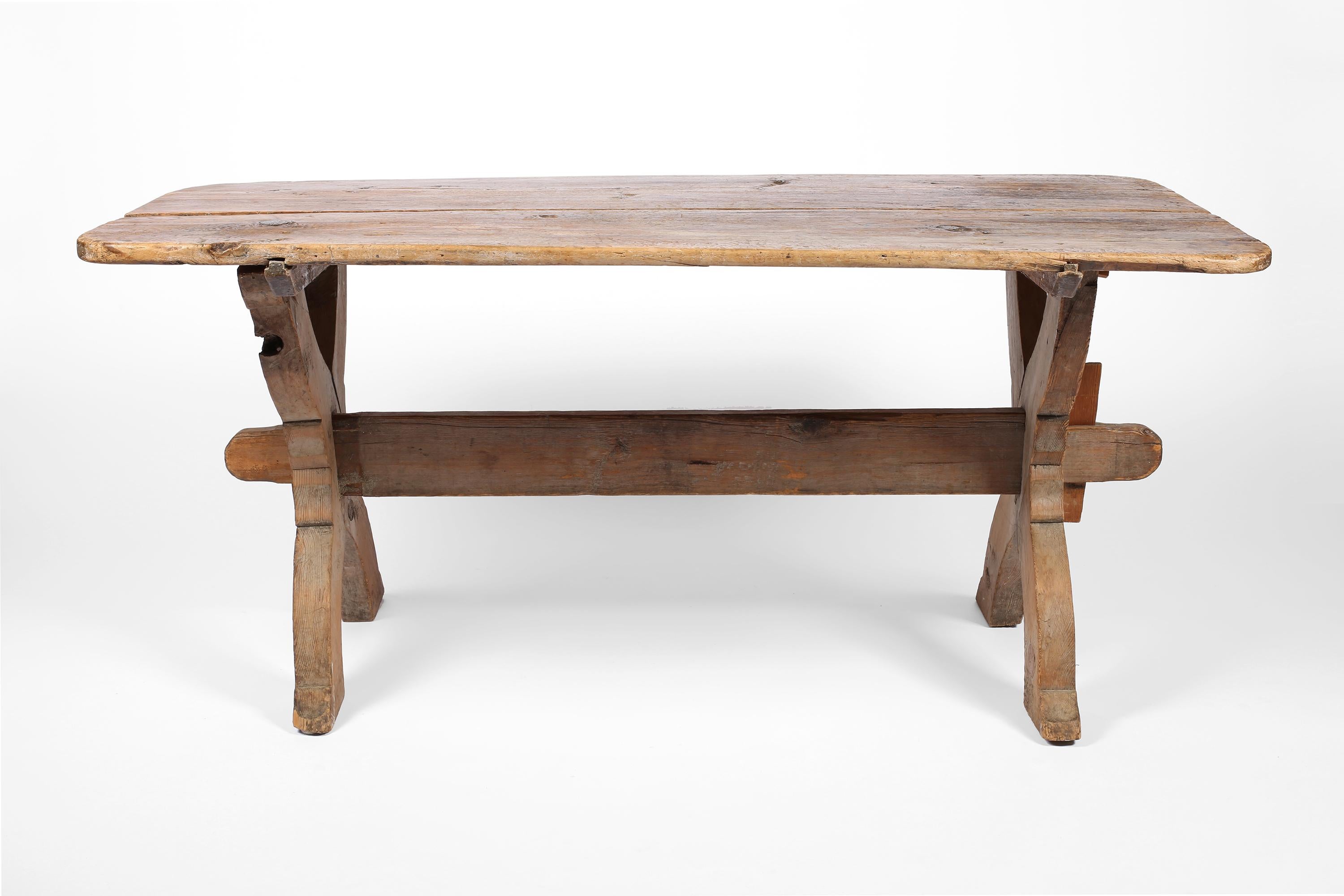 Early 19th Century Swedish 'Bockbord' Dining Table In Good Condition For Sale In London, GB