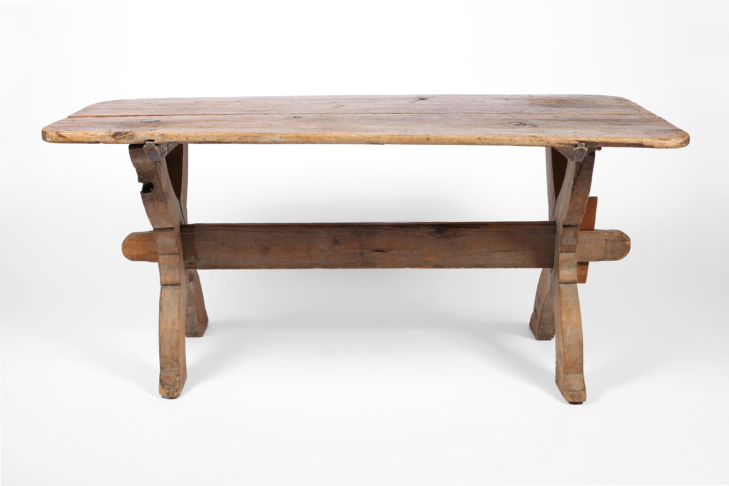 Early 19th Century Swedish 'Bockbord' Dining Table In Good Condition In London, GB