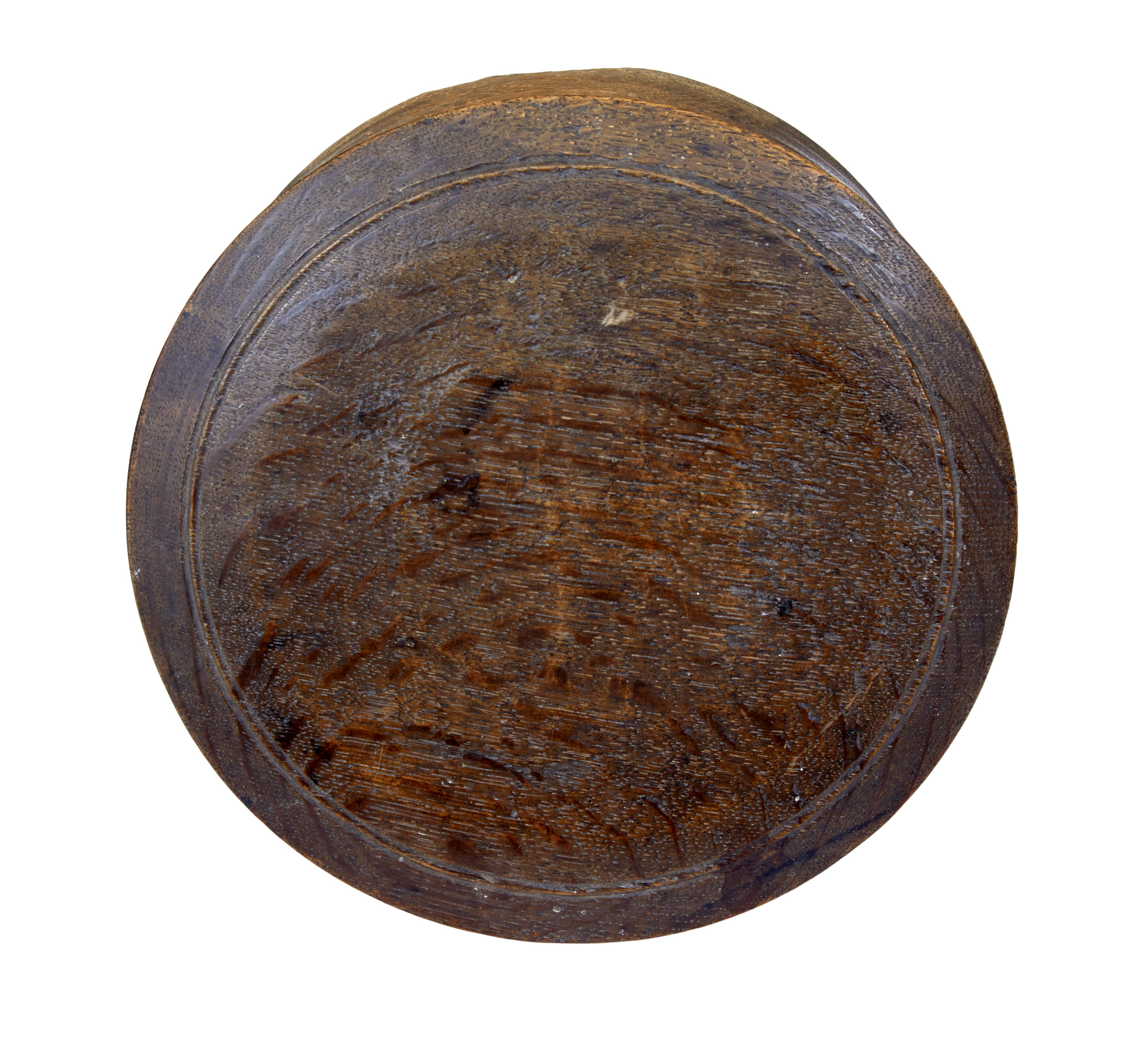 Hand-Crafted Early 19th century Swedish carved oak lidded box For Sale
