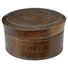 Caja con tapa de roble tallado sueco de principios del siglo XIX