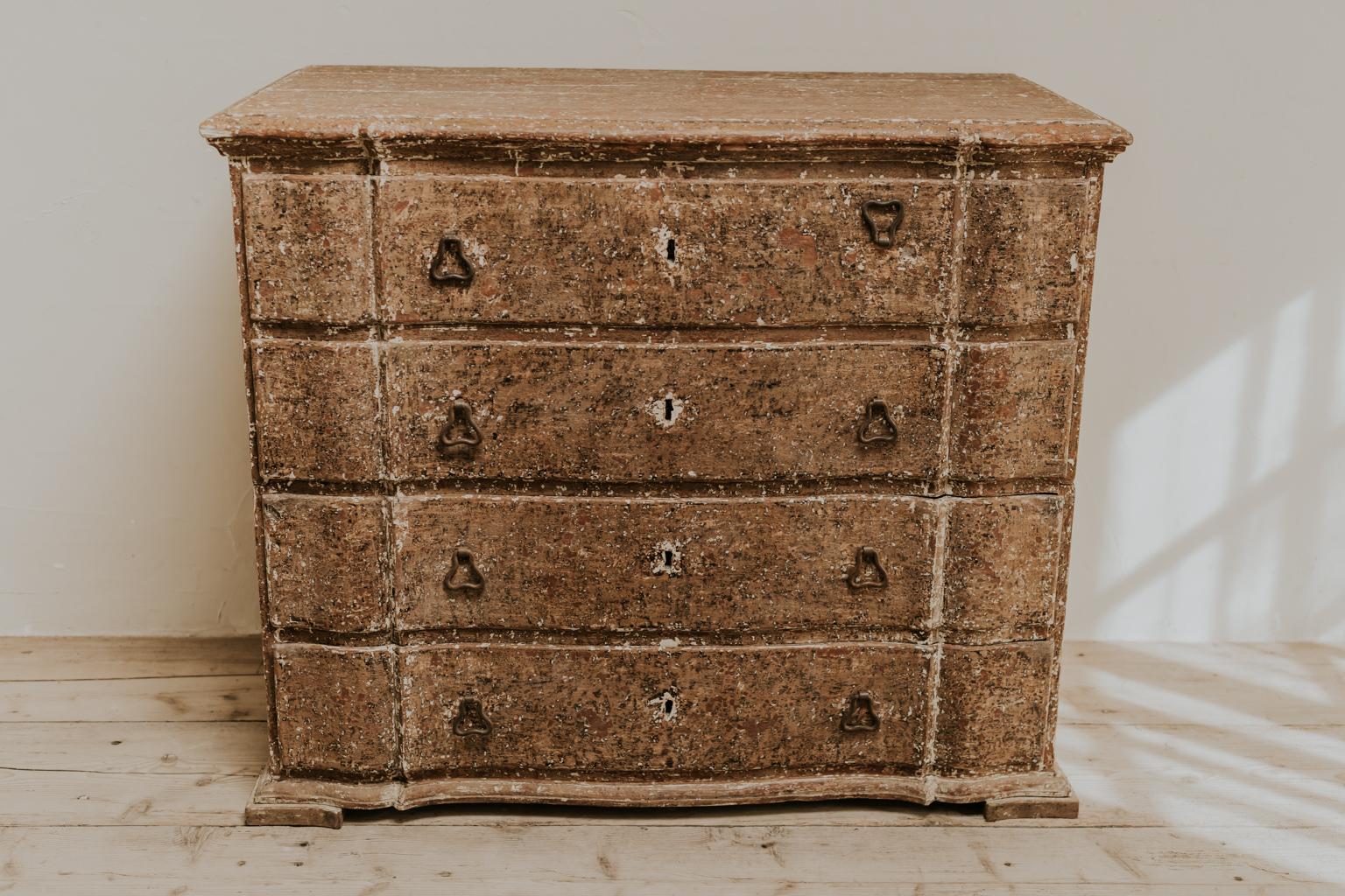 Early 19th Century Swedish Chest of Drawers In Good Condition In Brecht, BE