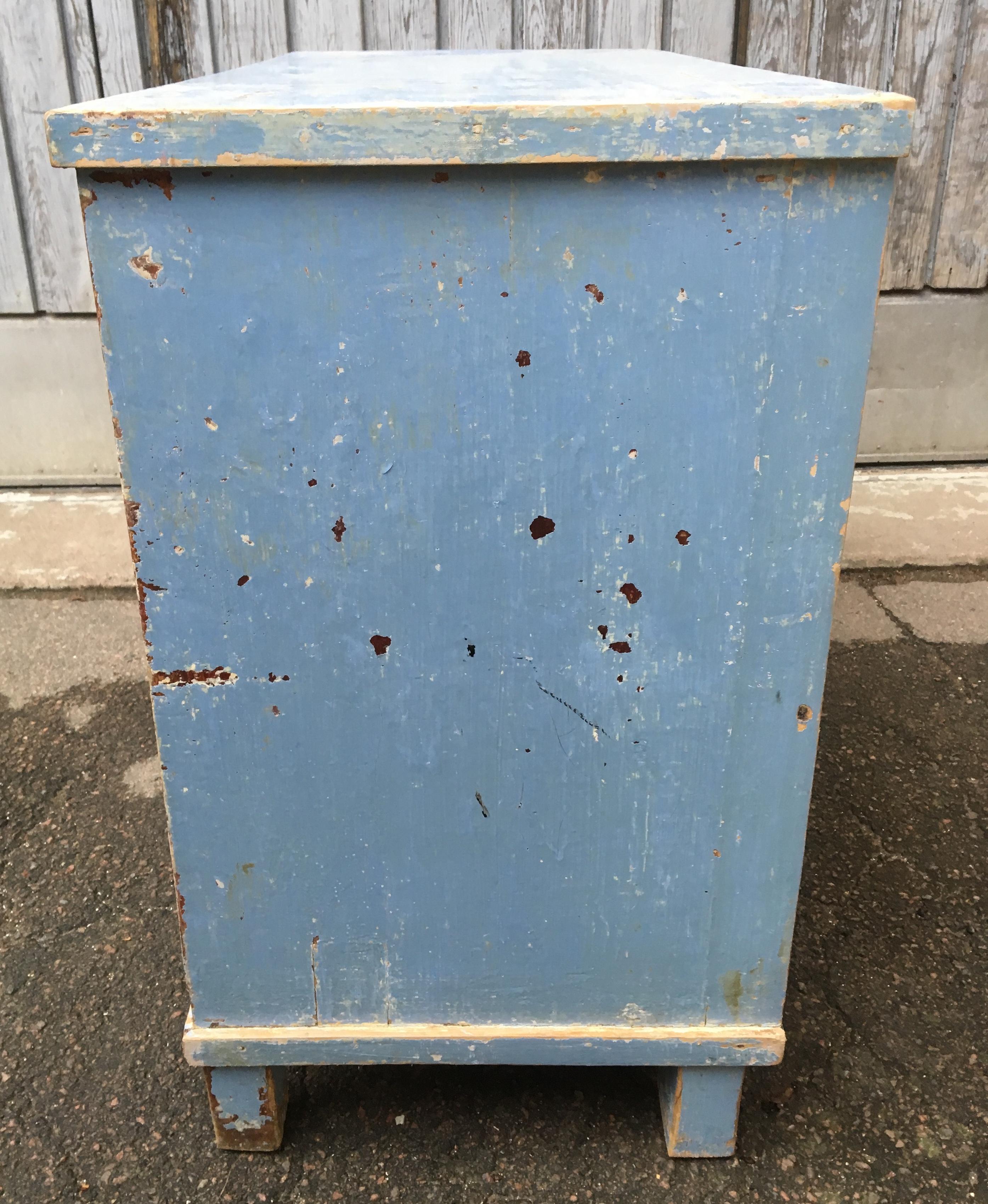 Early 19th Century Swedish Chest of Drawers with Original Blue Scraped Paint 8