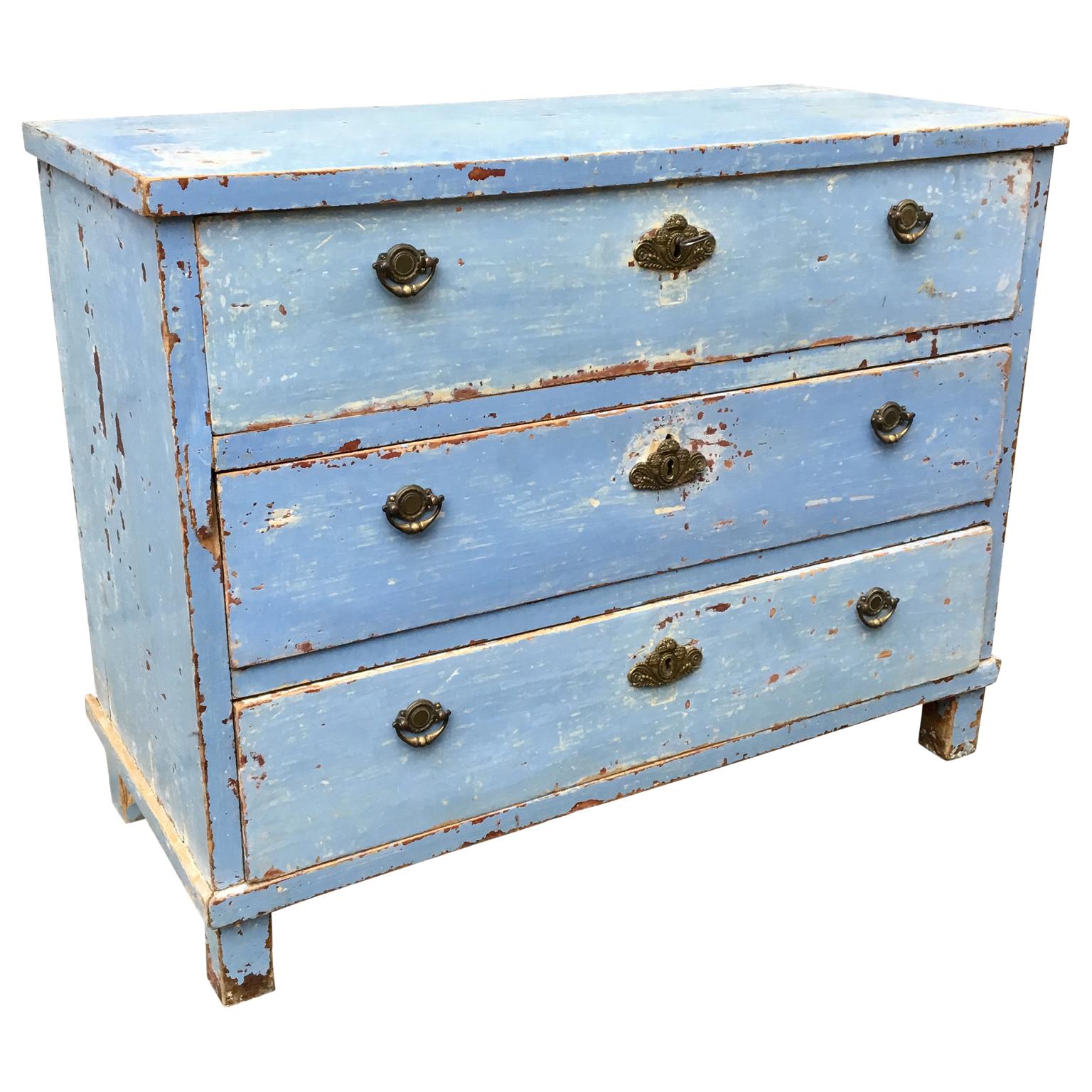 An early 19th century Swedish chest of drawers with its scraped old blue color. The simplicity of the Scandinavian Folk Art style 