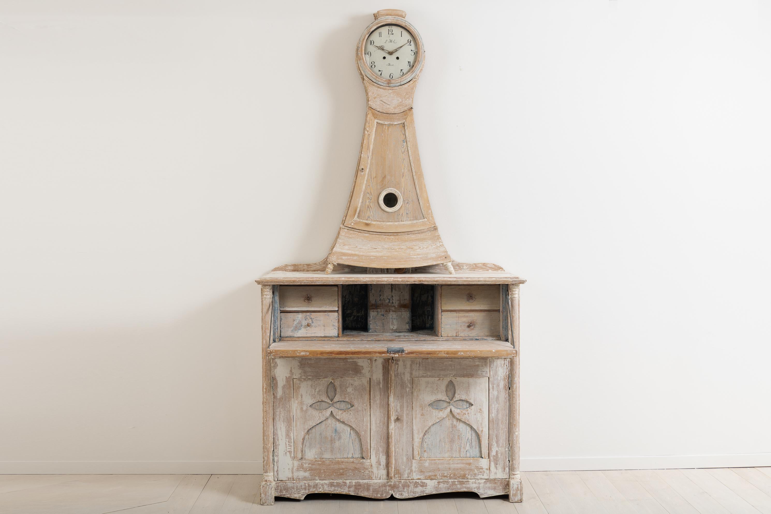 Early 19th Century Swedish Clock Cabinet In Good Condition In Kramfors, SE