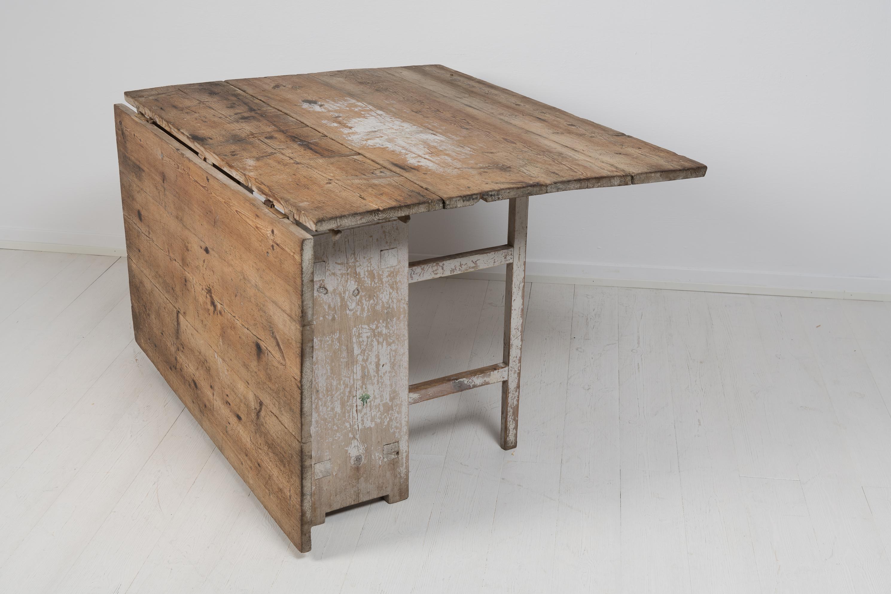 Early 19th Century Swedish Country Drop Leaf Table For Sale 5