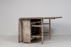 Tavolo a ribalta di campagna svedese dell'inizio del XIX secolo