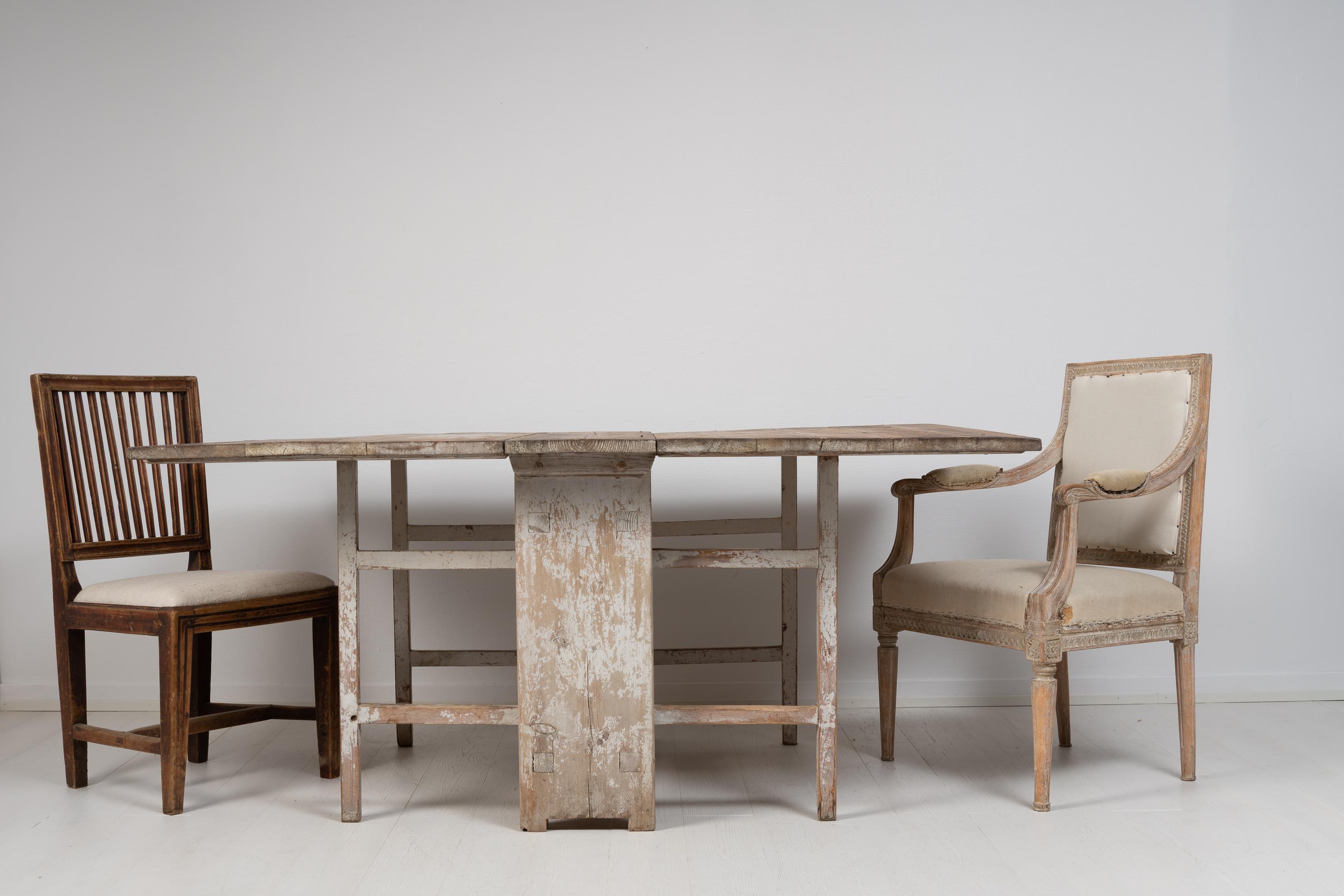 Table à abattant de style campagnard suédois du début du XIXe siècle Bon état - En vente à Kramfors, SE