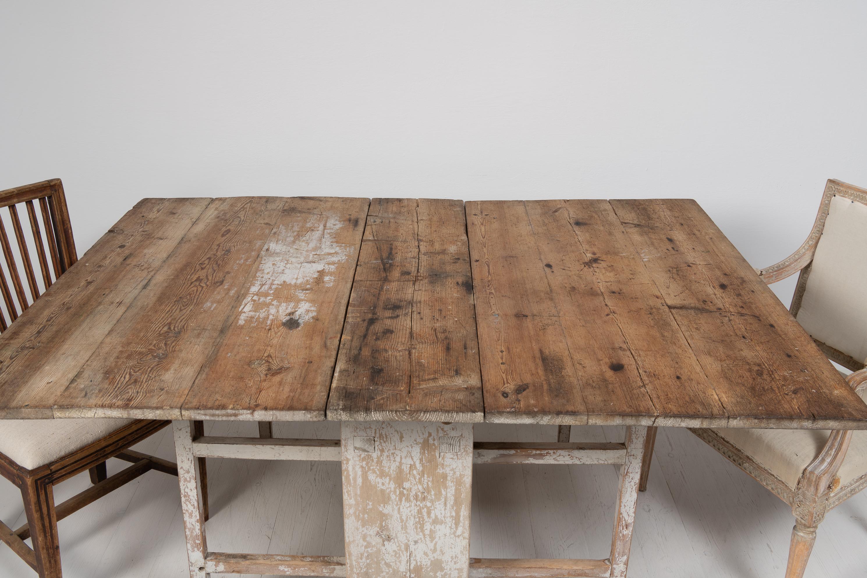 Early 19th Century Swedish Country Drop Leaf Table For Sale 4