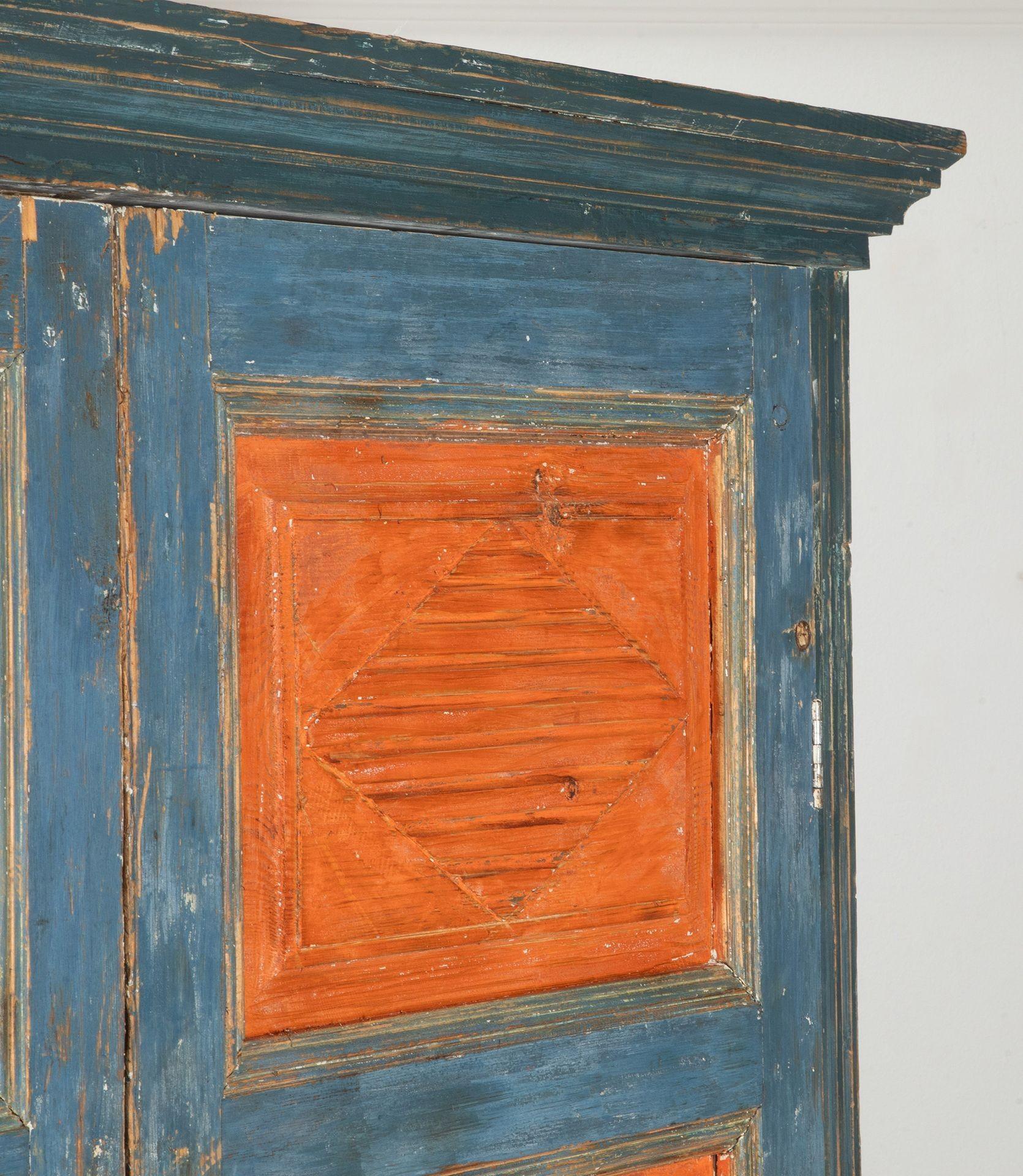 Pino Credenza svedese dei primi del XIX secolo in vendita