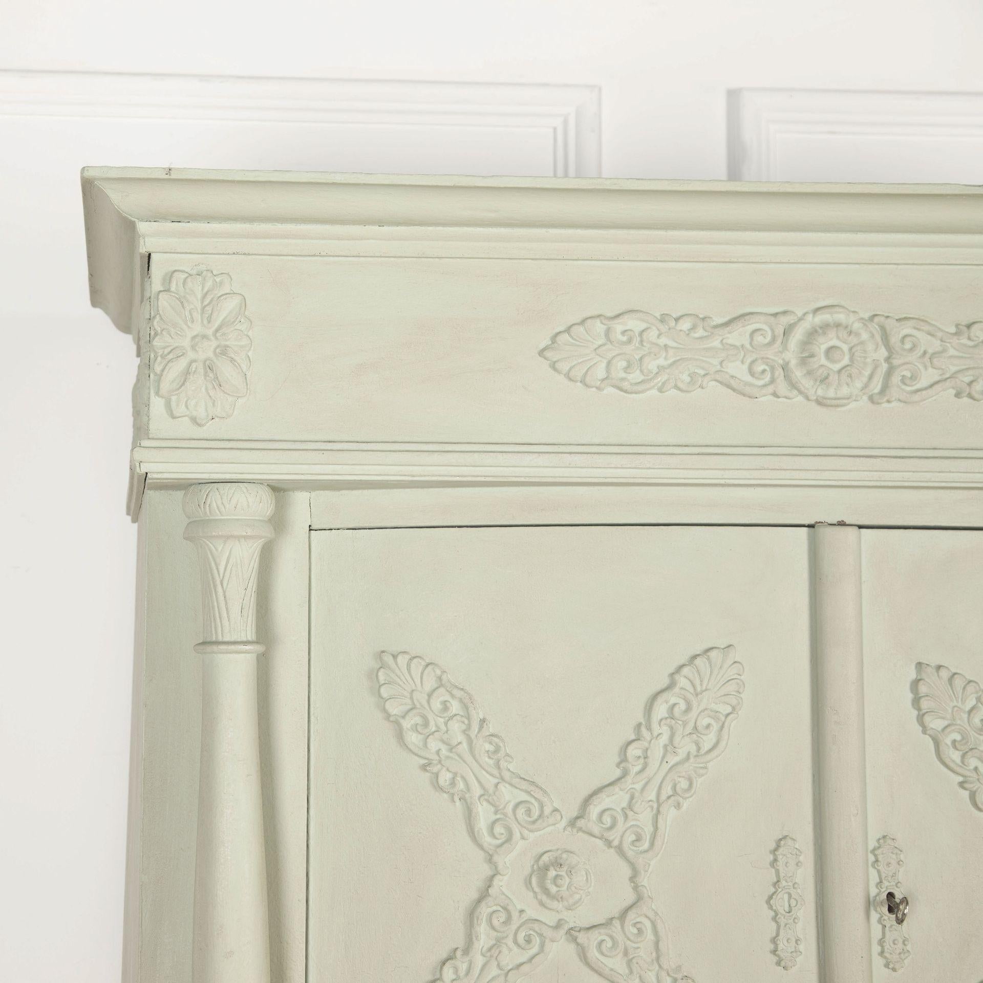 Early 19th Century Swedish Cupboard in vendita 1