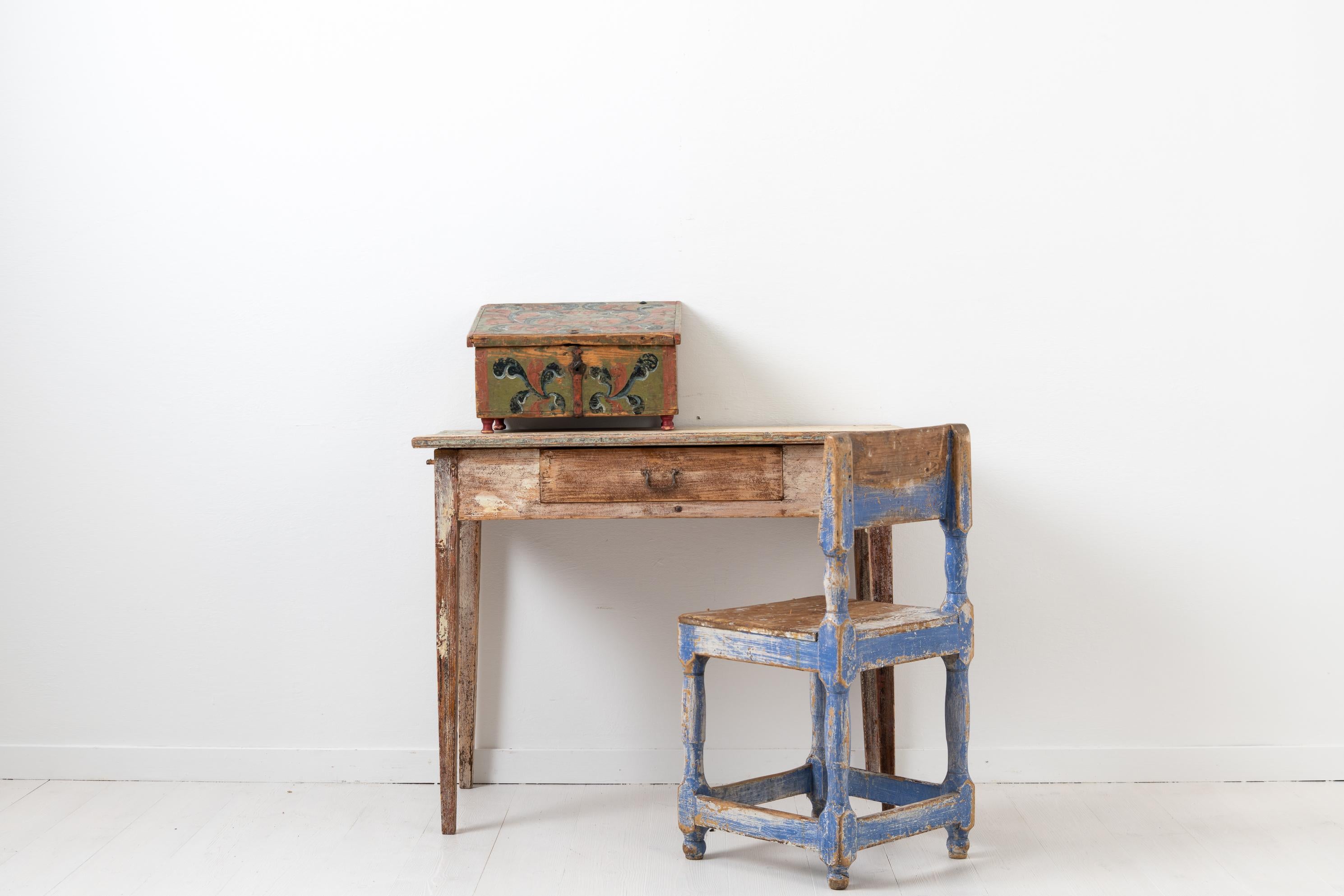 Gustavian styled desk from Northern Sweden. The table would work well as a desk or wall table and has healthy wood and a solid frame. Original distressed paint with traces of wear and an authentic patina of time. The table is made circa 1810-1820