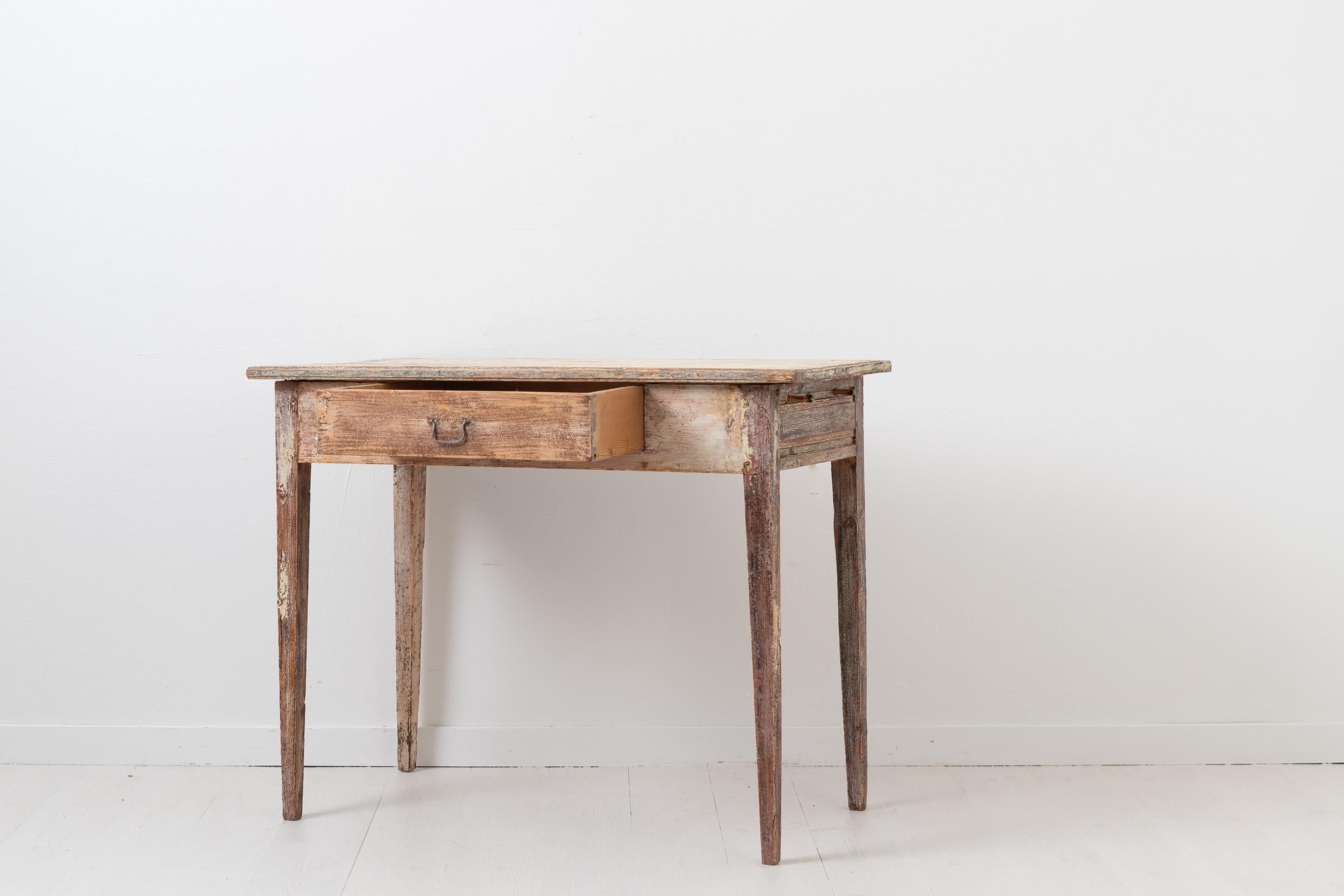 Pine Early 19th Century Swedish Desk in Gustavian Style