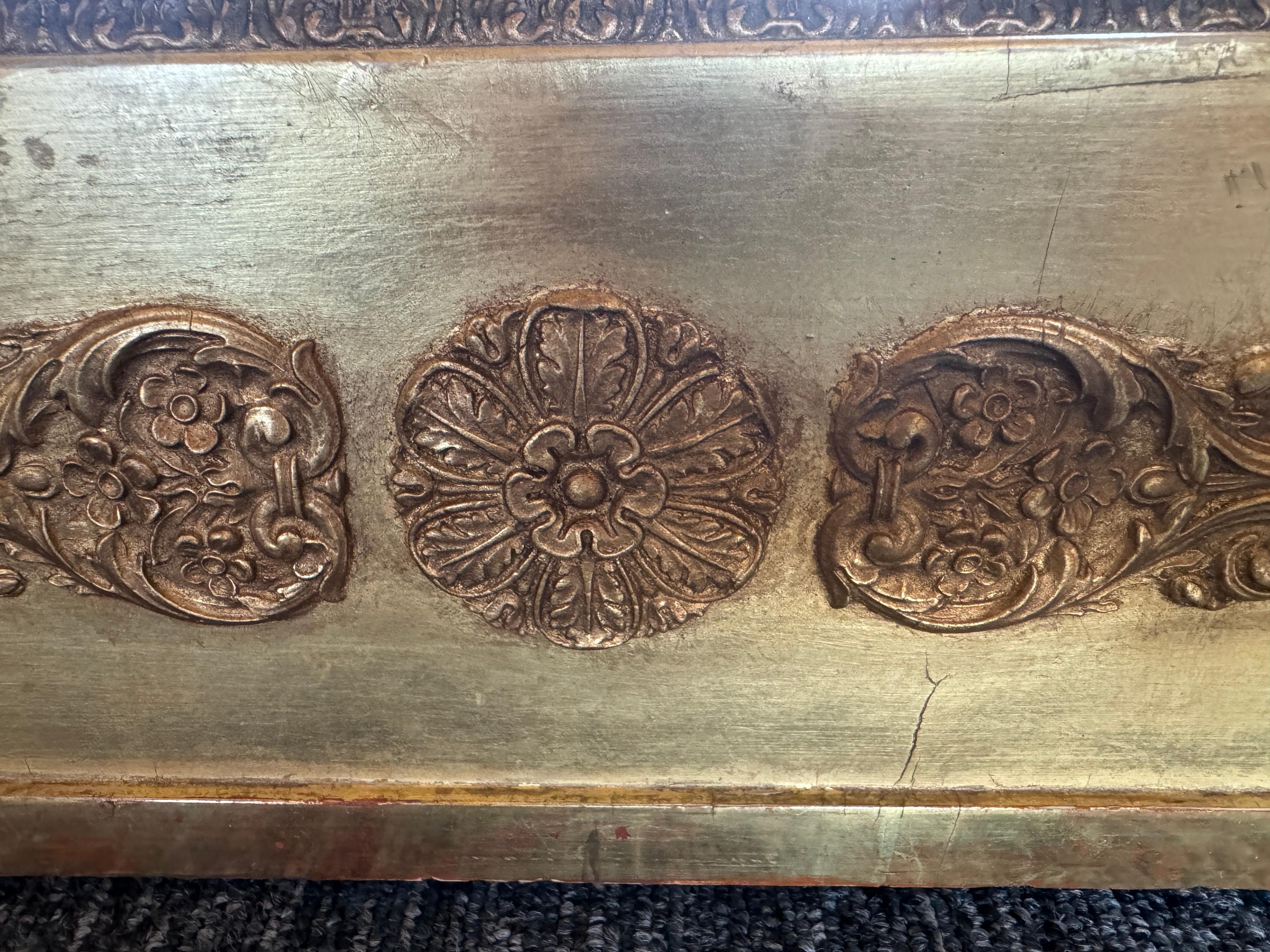 Svedese Specchio a molo in legno dorato dell'Impero svedese dell'inizio del XIX secolo in vendita