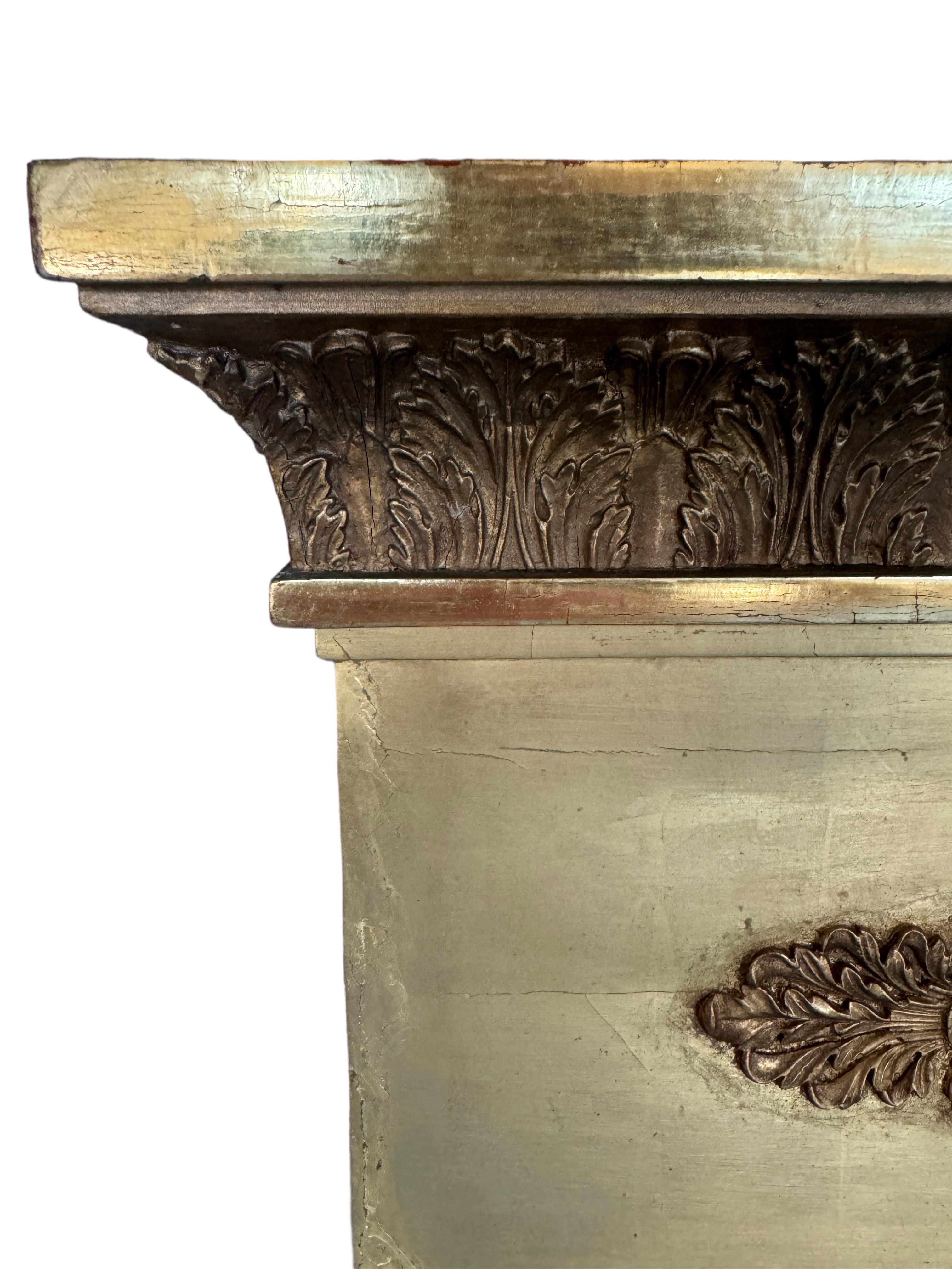 Specchio a molo in legno dorato dell'Impero svedese dell'inizio del XIX secolo In condizioni buone in vendita a Henley-on-Thames, Oxfordshire