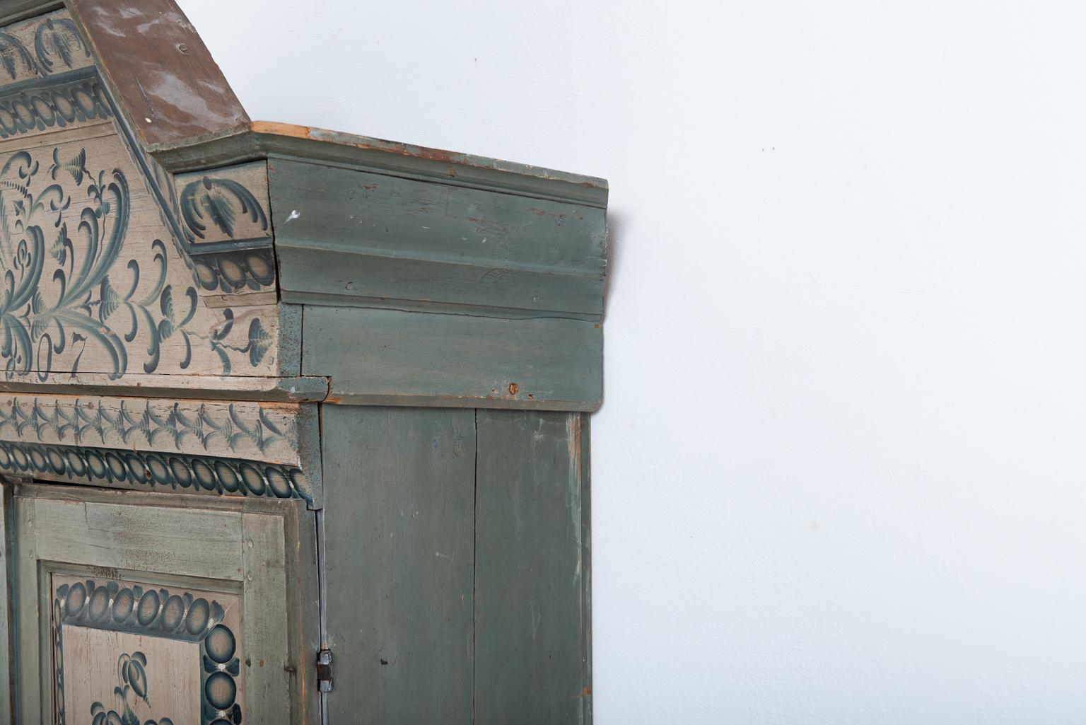 Early 19th Century Swedish Folk Art Cabinet from Hälsingland 1