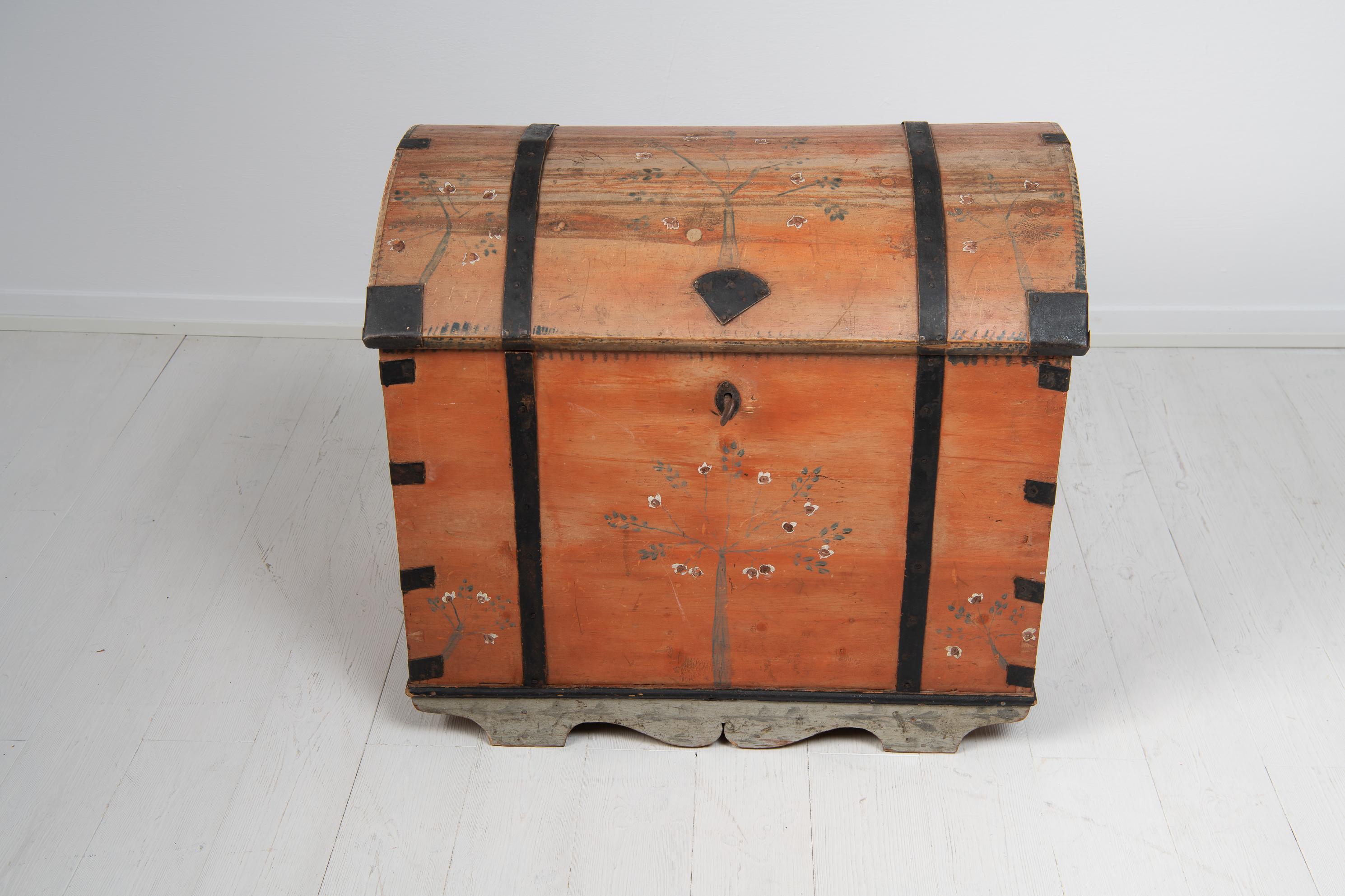 Early 19th Century Swedish Folk Art Painted Chest 2